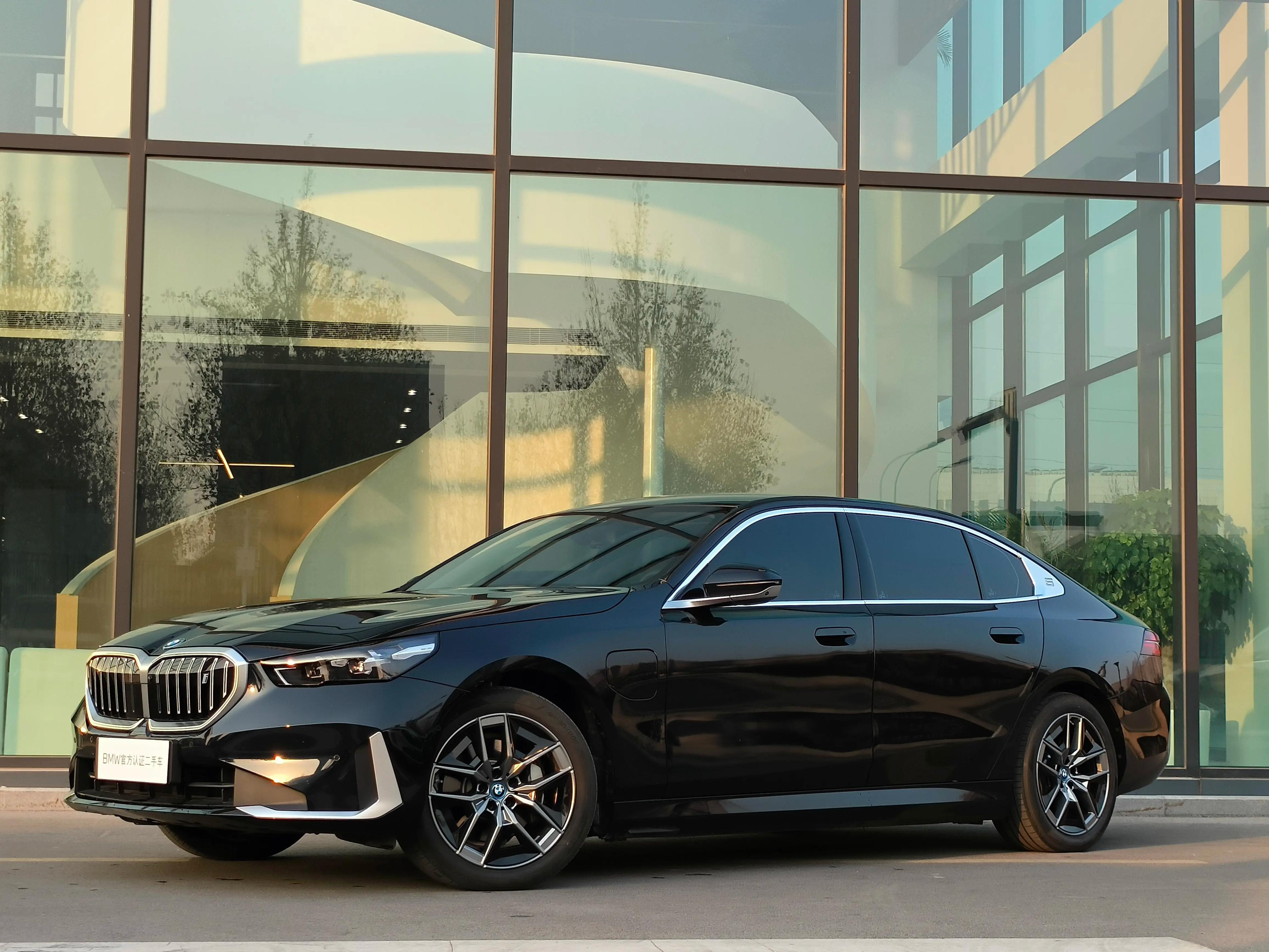 BMW i5 2024 г. 18056 км.