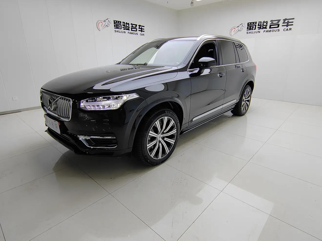 Volvo XC90 2023 г. 33563 км.