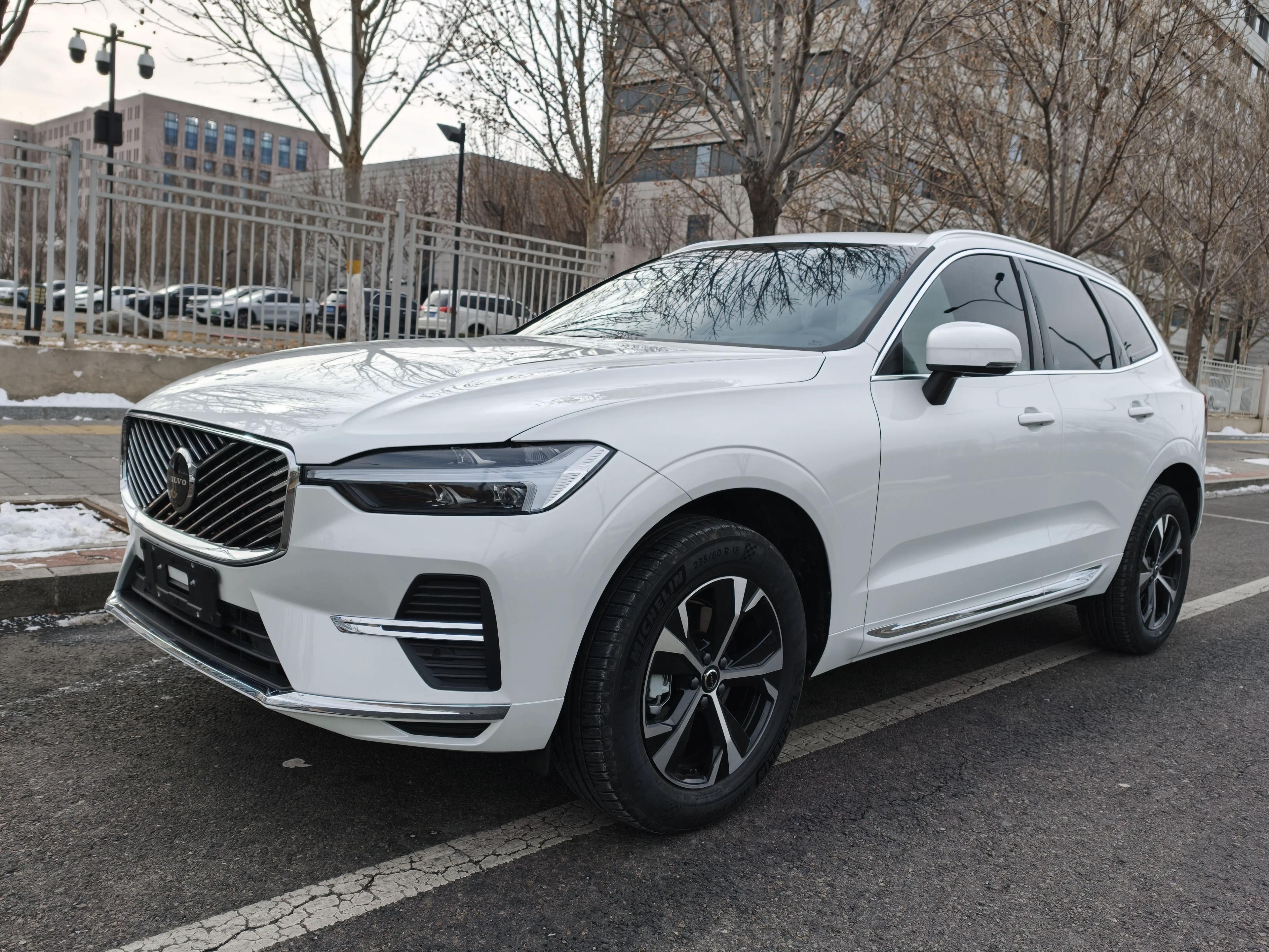 Volvo XC60 2025 г. 1406 км.