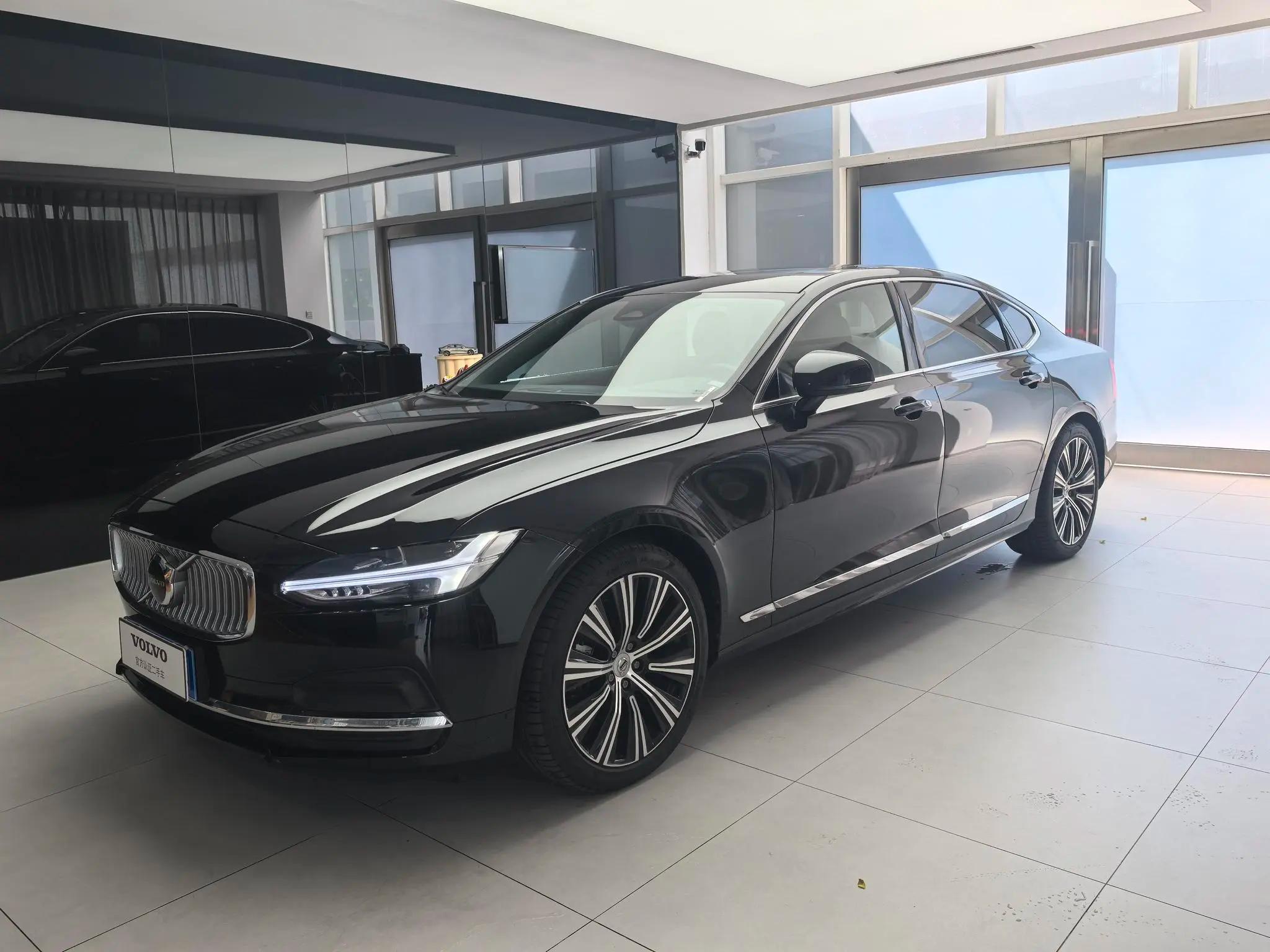 Volvo S90 2025 г. 5022 км.