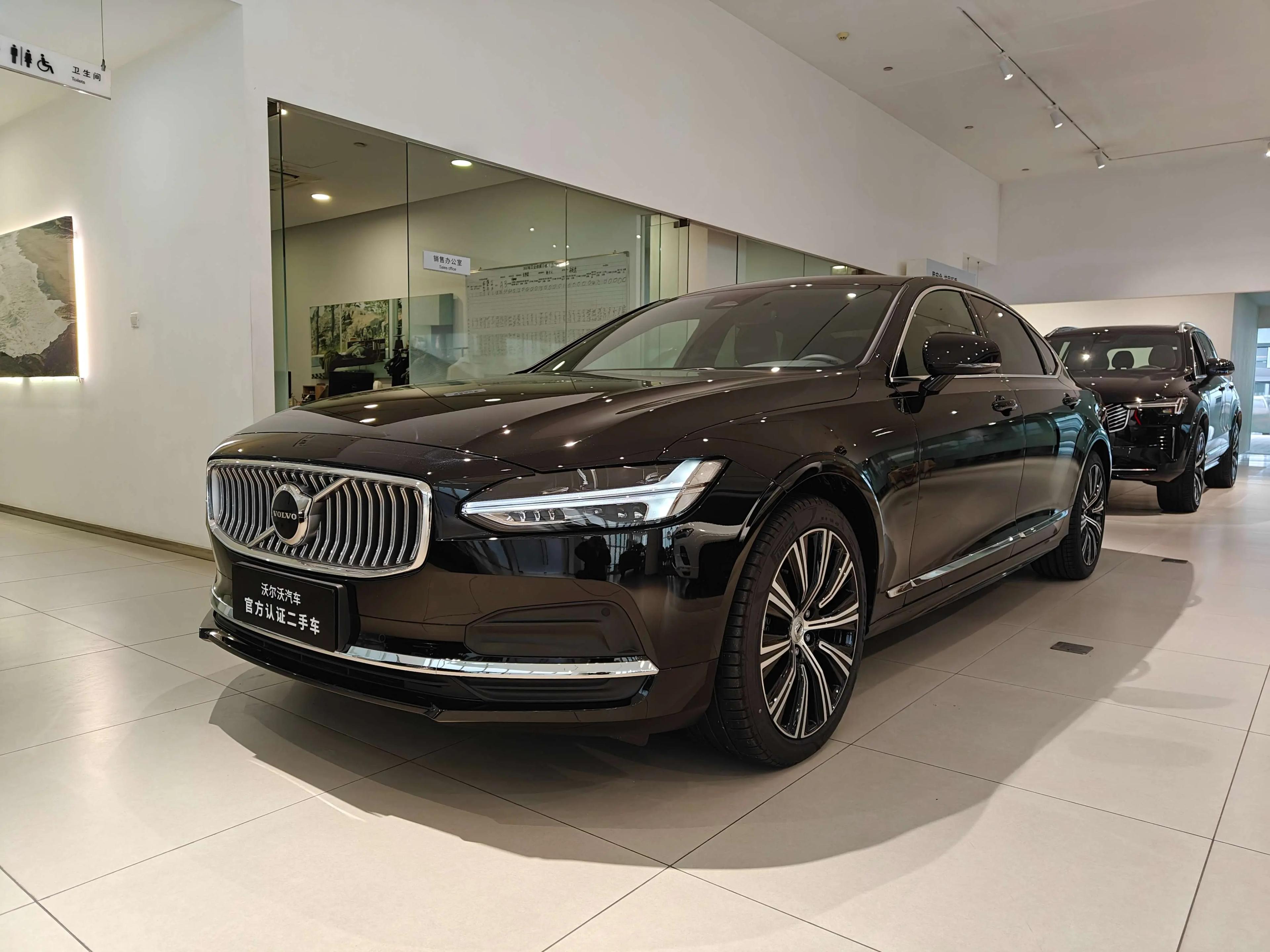 Volvo S90 2025 г. 523 км.