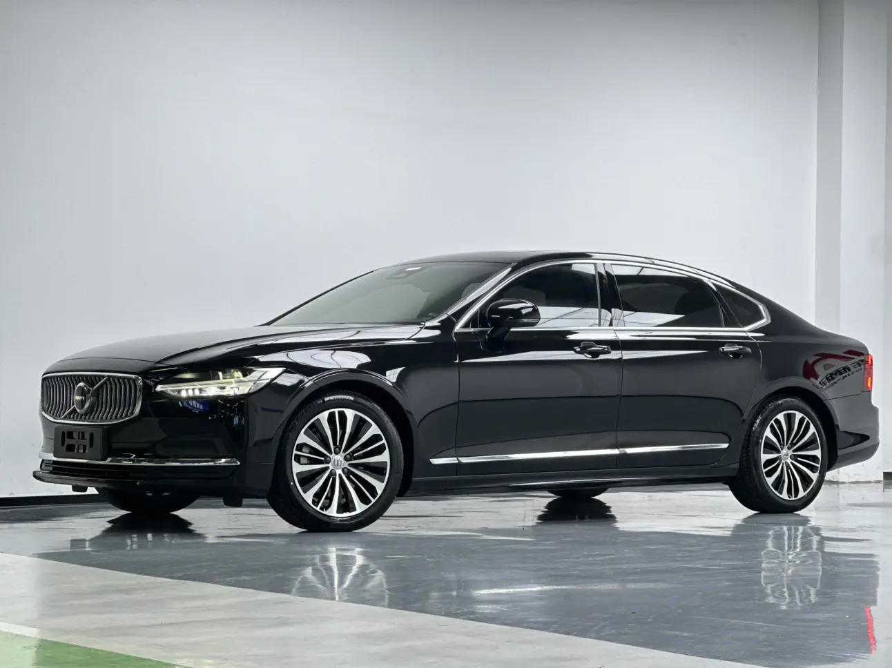 Volvo S90 2024 г. 37025 км.