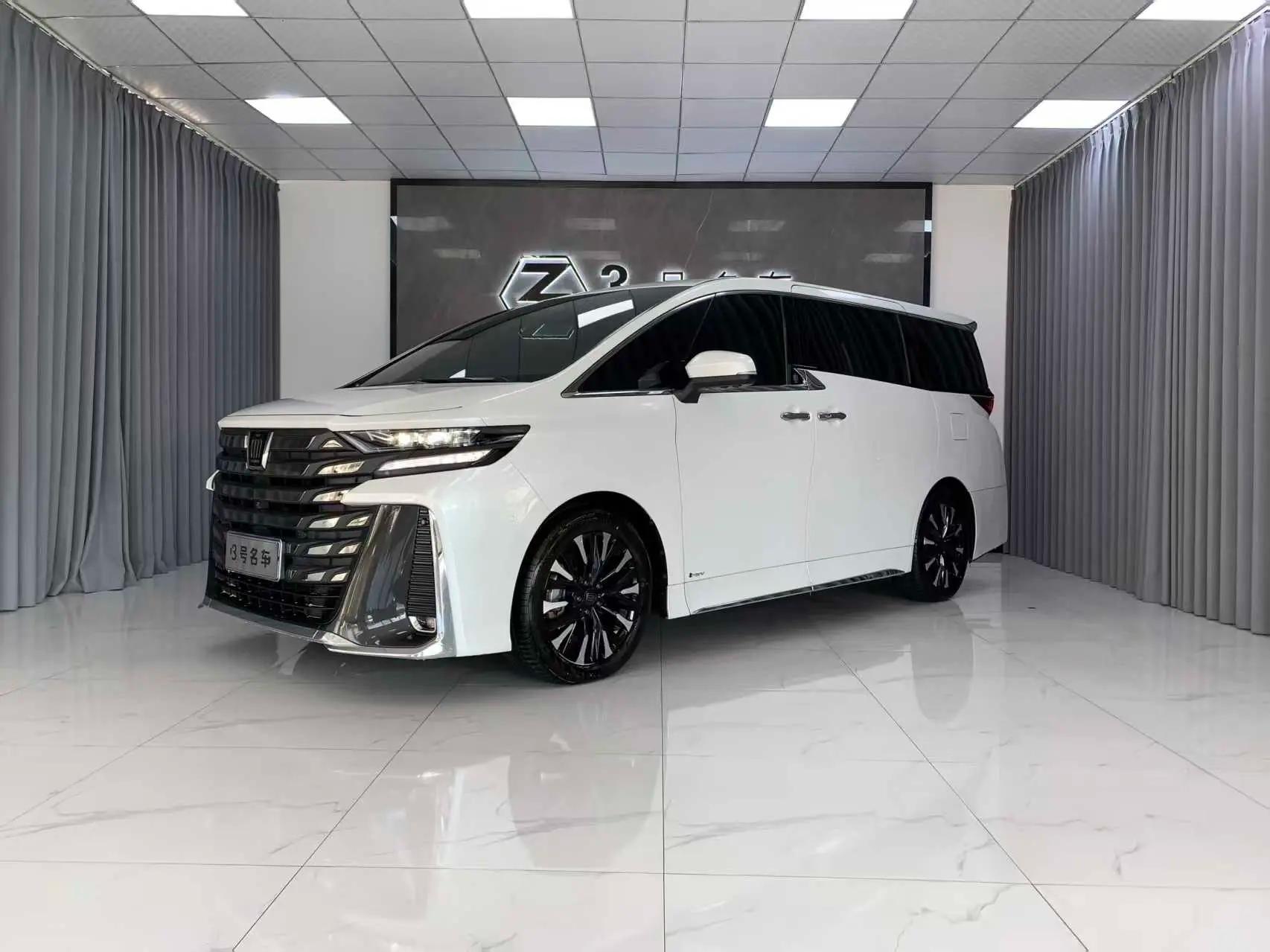 Toyota Crown Wellfire 2023 г. 81042 км.
