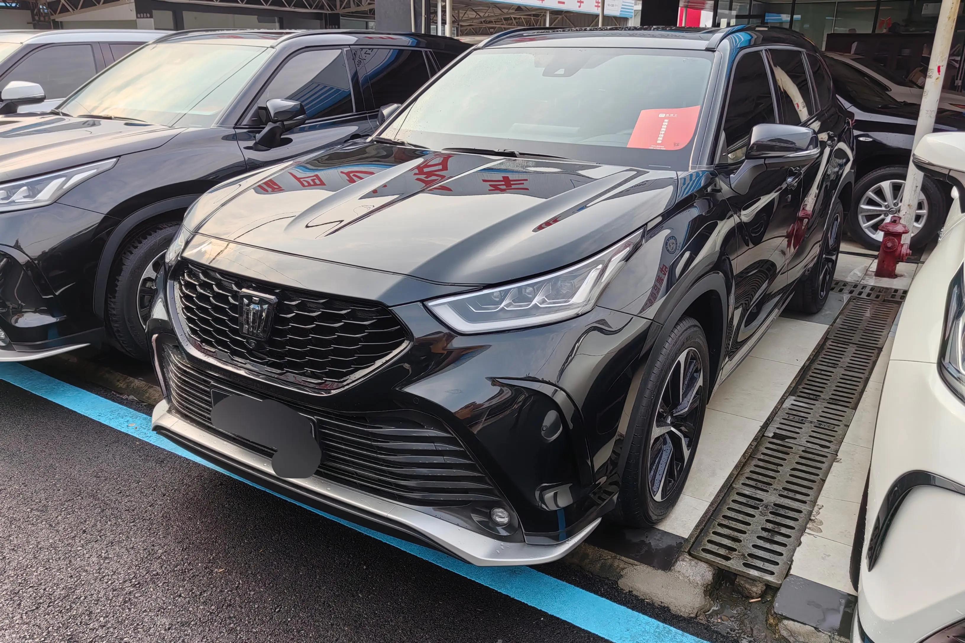 Toyota Crown Kluger 2022 г. 40927 км.