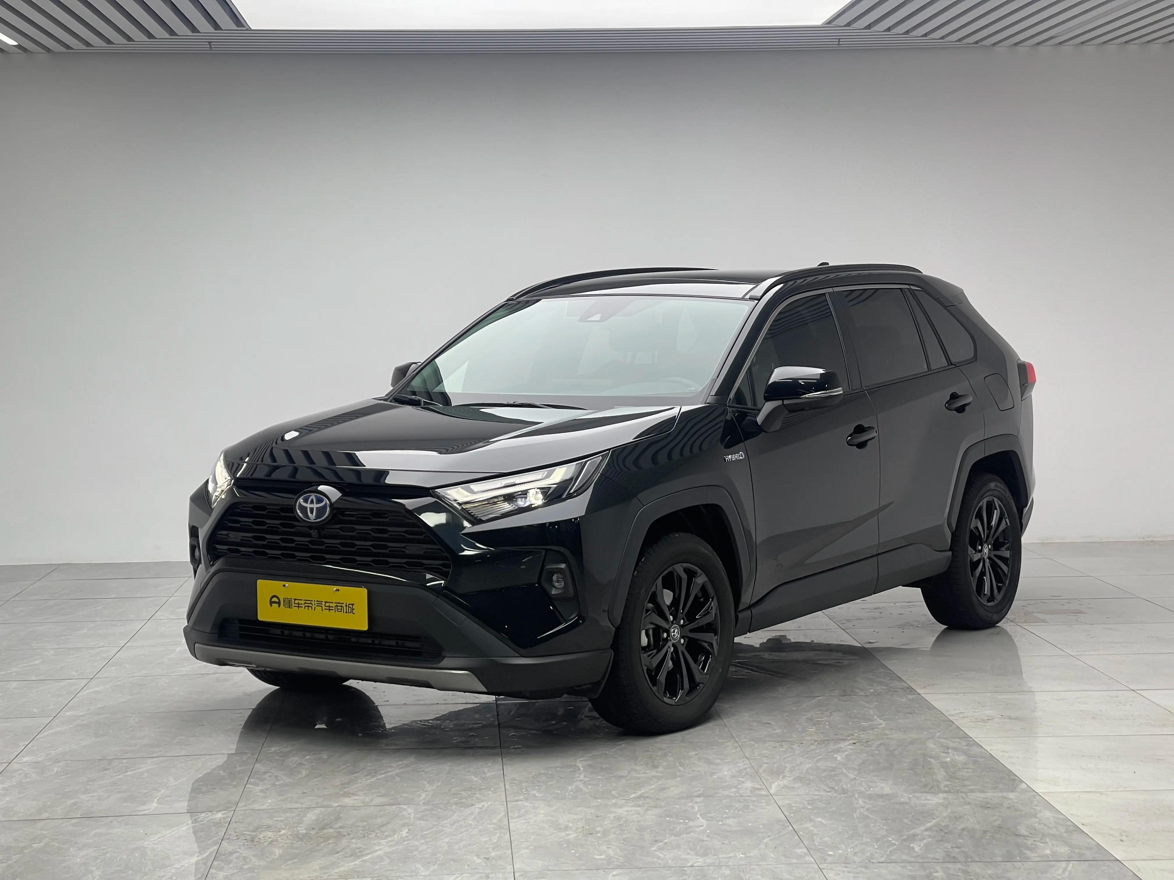 Toyota RAV4 2024 г. 3851 км.