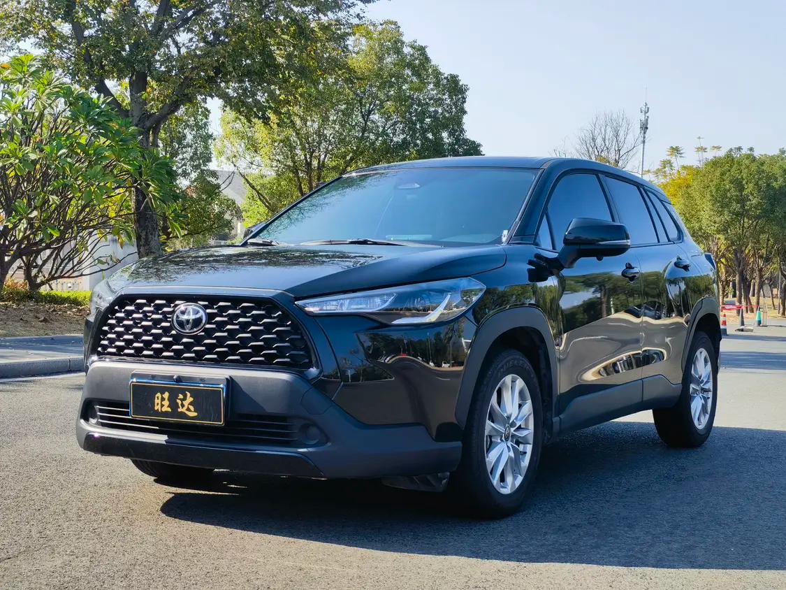 Toyota Corolla Cross 2024 г. 14102 км.