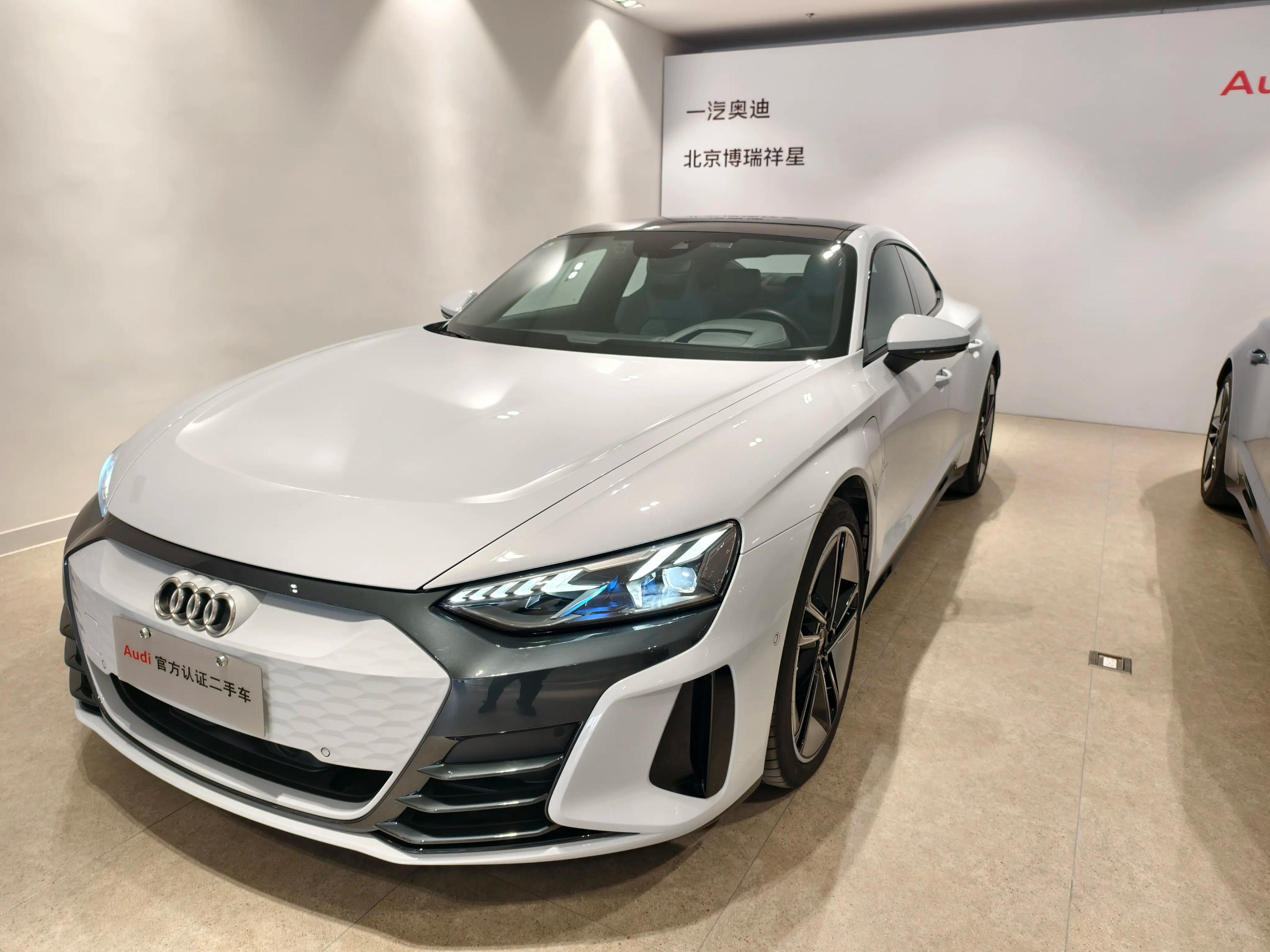 Audi e-tron GT 2024 г. 12522 км.