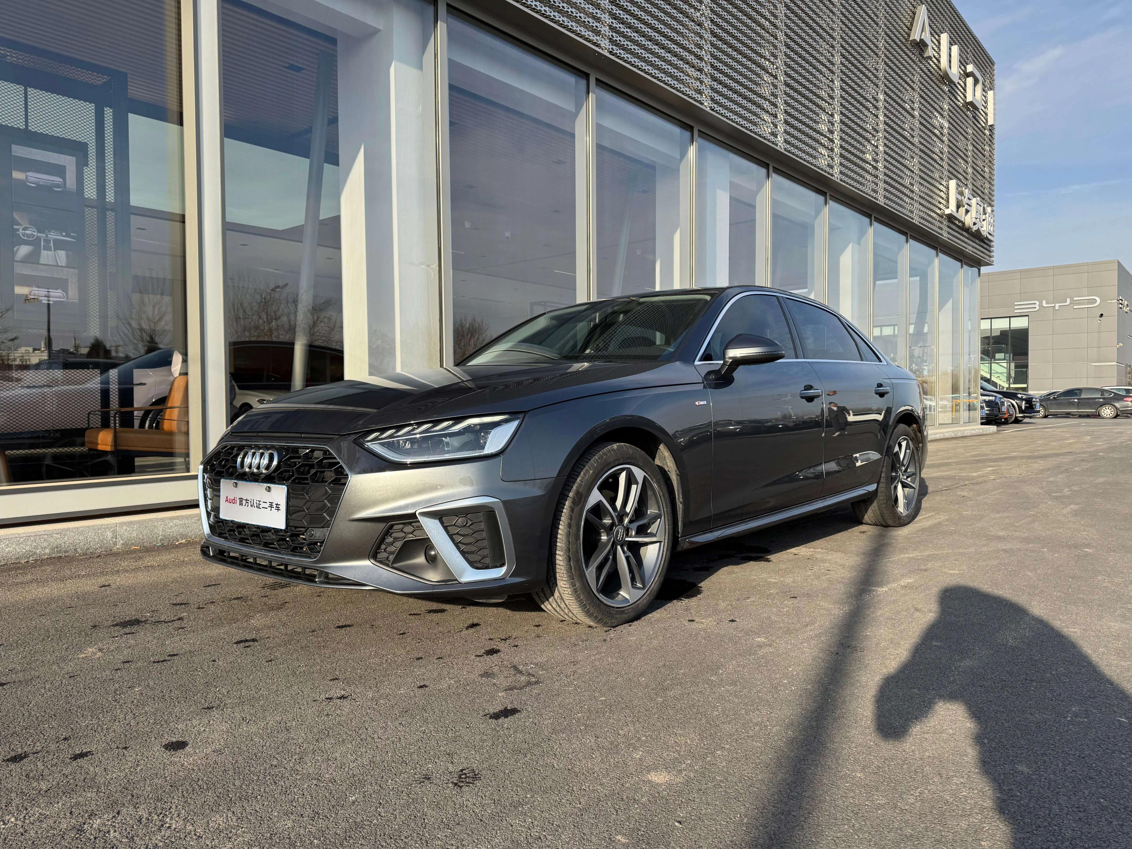Audi A4L 2021 г. 106849 км.