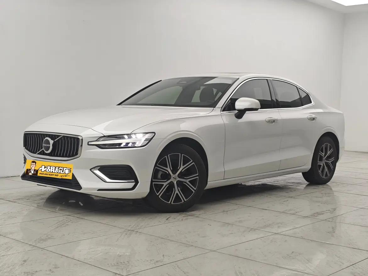 Volvo S60 2025 г. 3419 км.