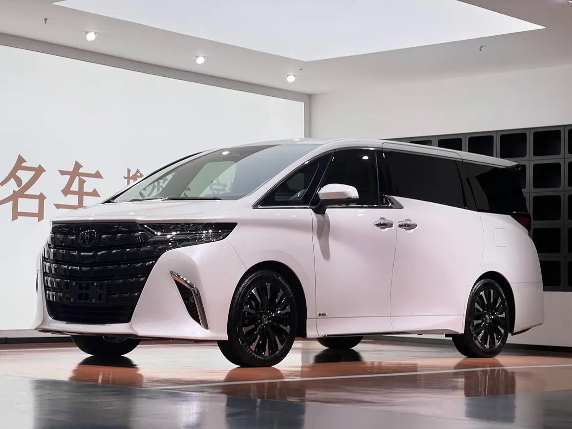 Toyota Alphard 2024 г. 21133 км.