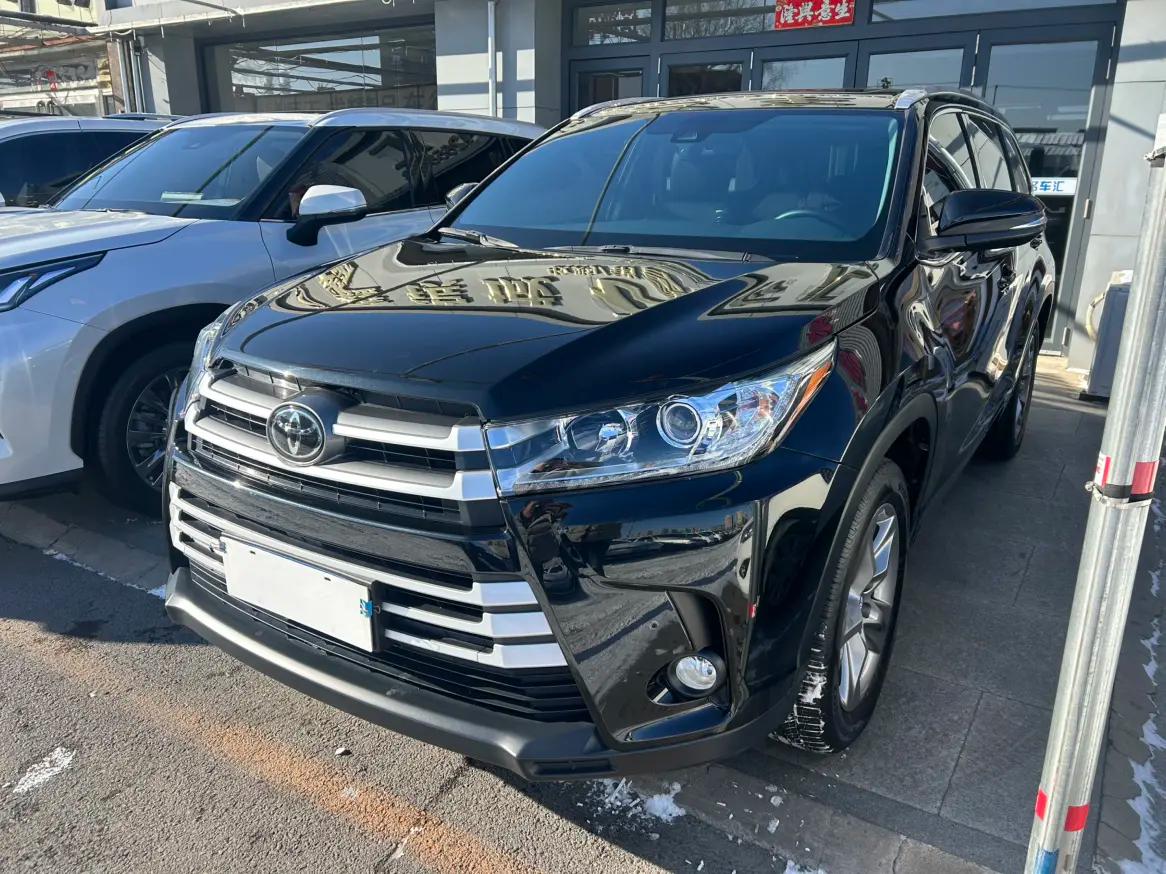 Toyota Highlander 2022 г. 27100 км.