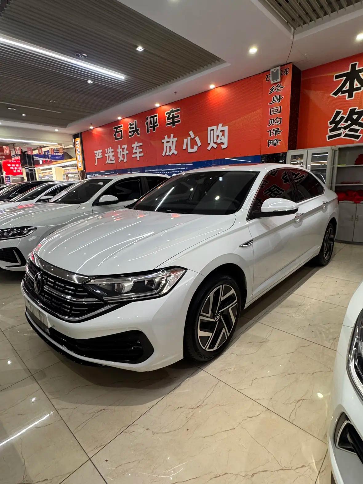 Volkswagen Sagitar 2023 г. 67141 км.