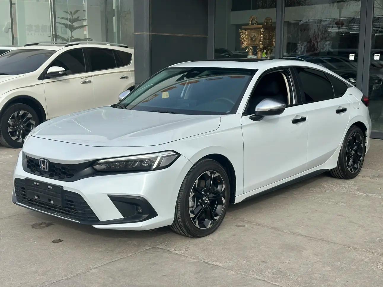 Honda Civic 2025 г. 16043 км.