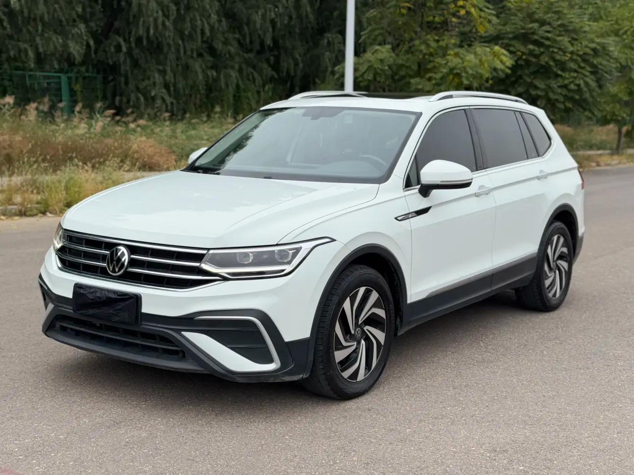 Volkswagen Tiguan L 2023 г. 96037 км.