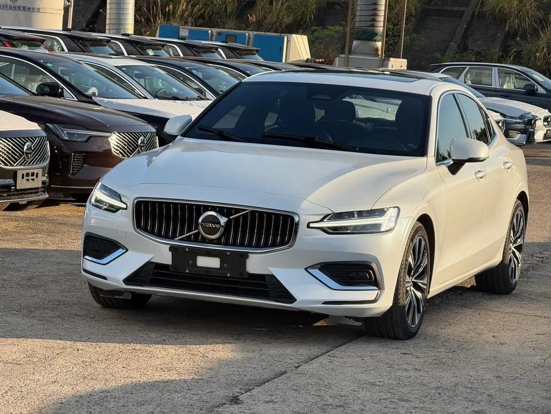Volvo S60 2024 г. 39202 км.