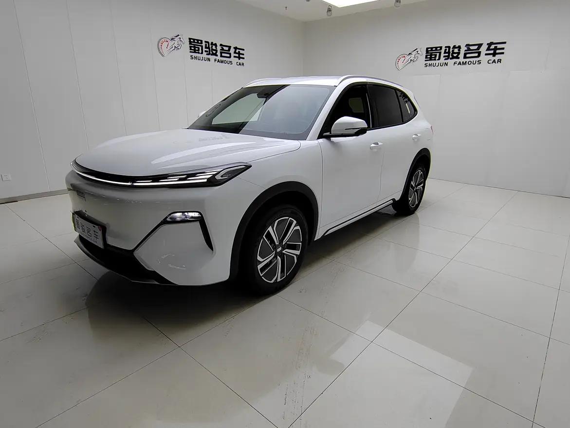 Geely Galaxy Starship 7 EM-i 2025 г. 2824 км.