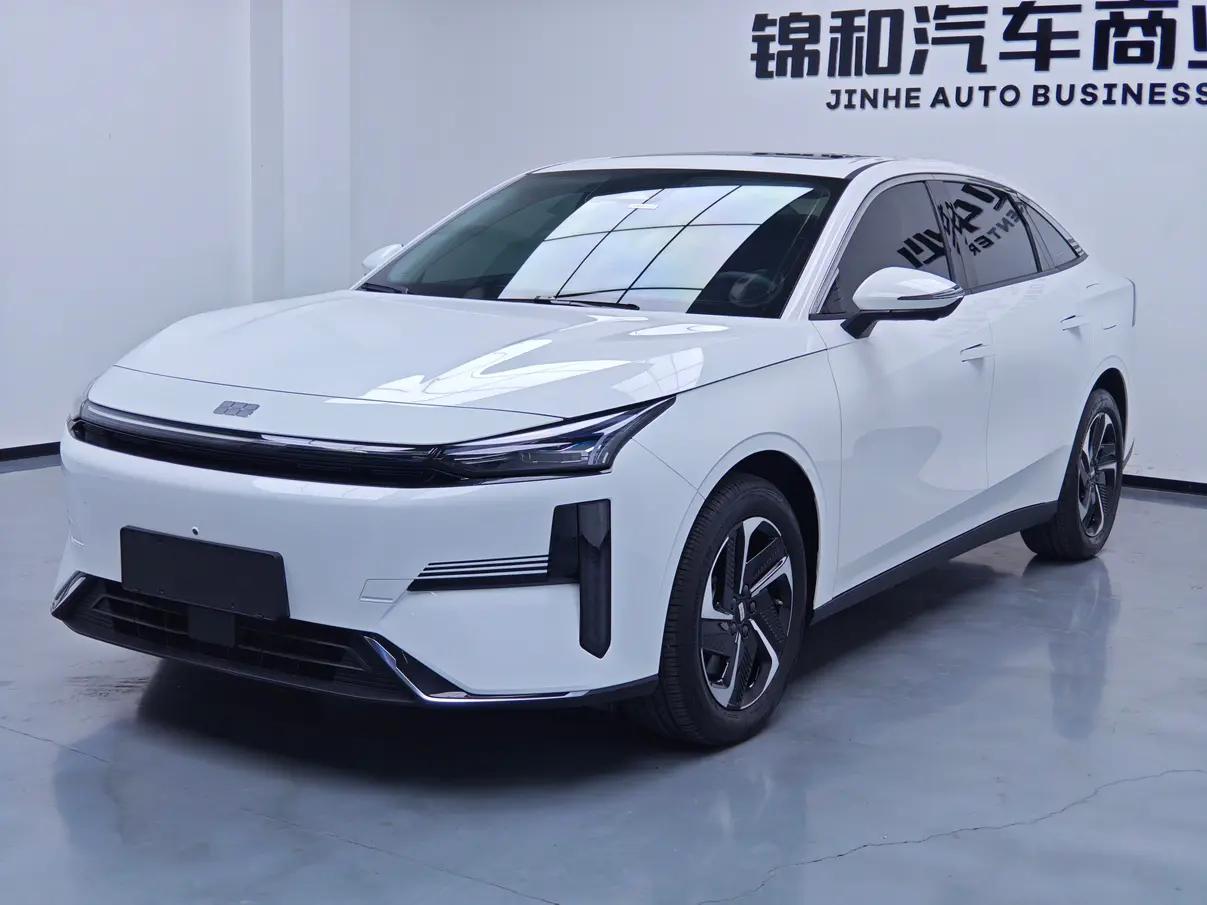 Geely Galaxy L6 2024 г. 13031 км.