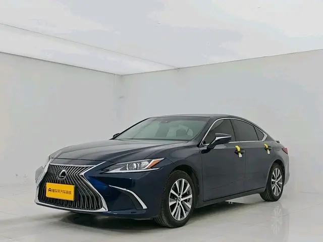 Lexus ES 2021 г. 67625 км.