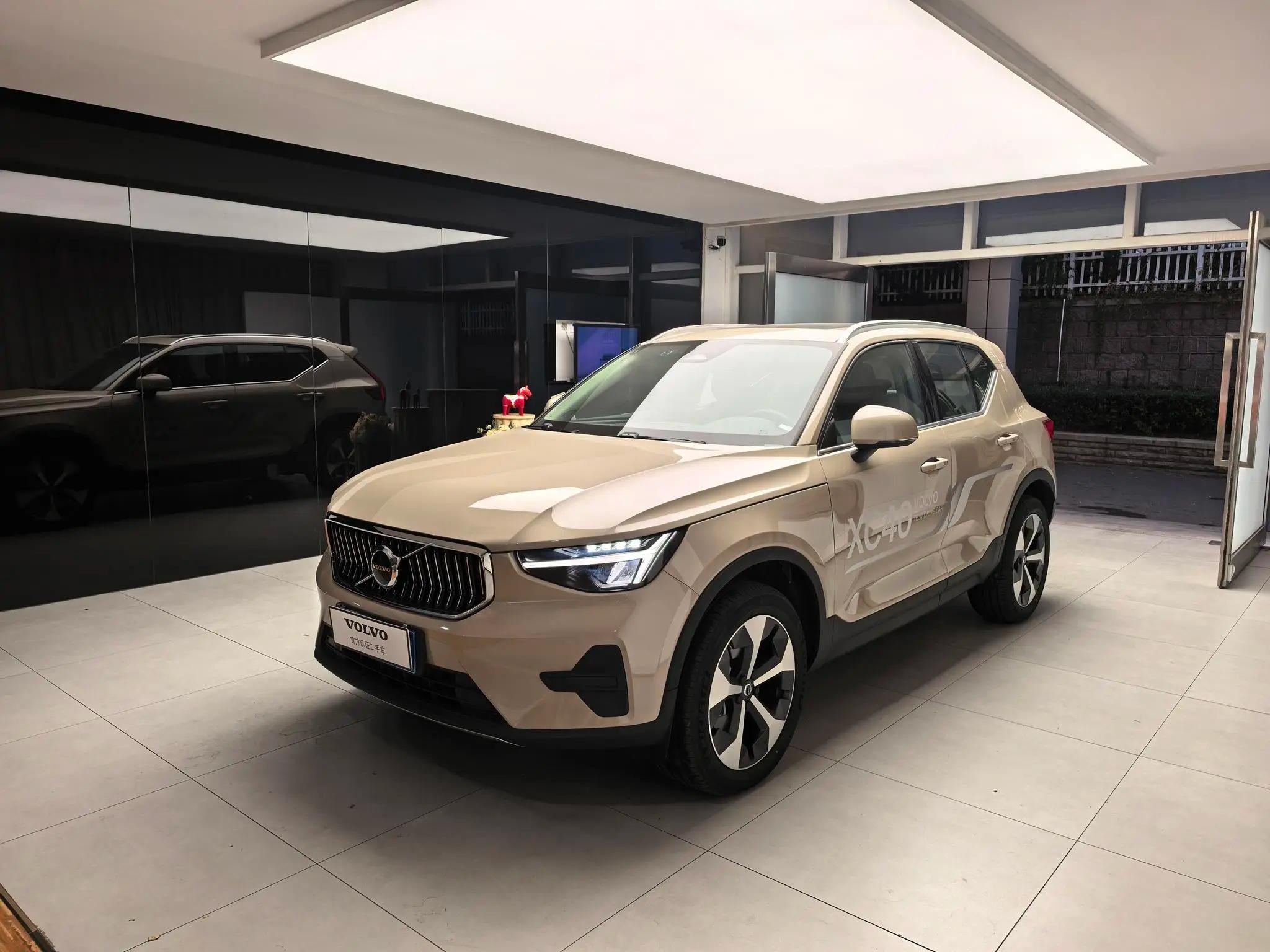 Volvo XC40 2024 г. 5059 км.
