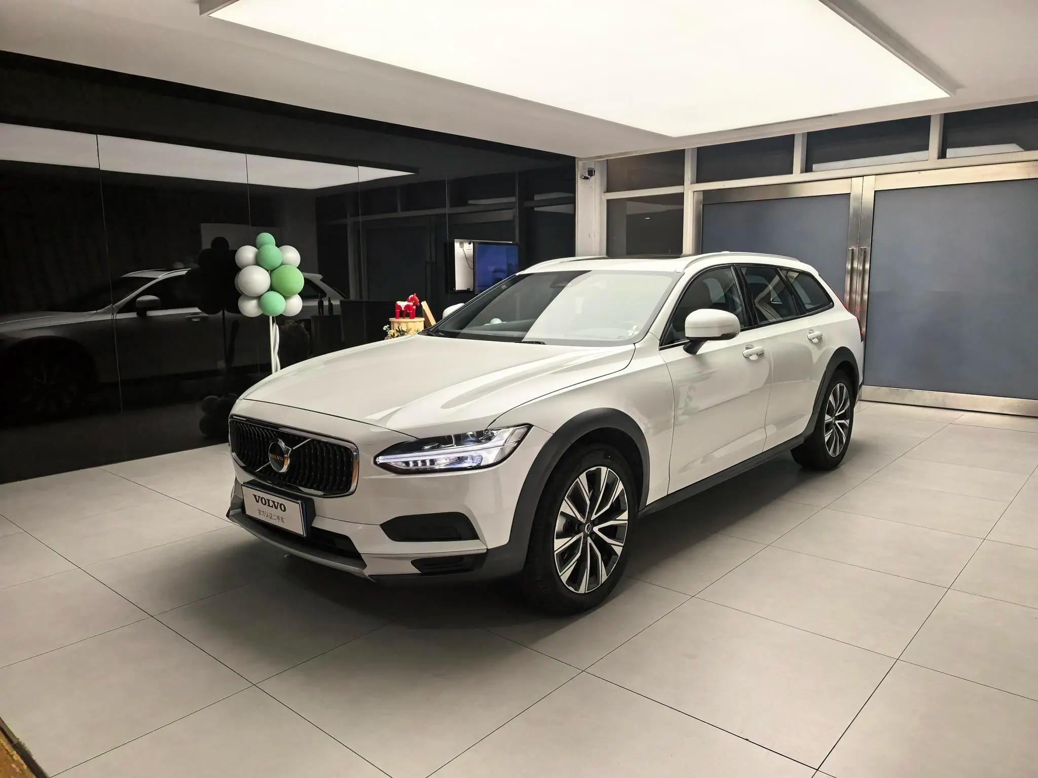 Volvo V90 2025 г. 10057 км.