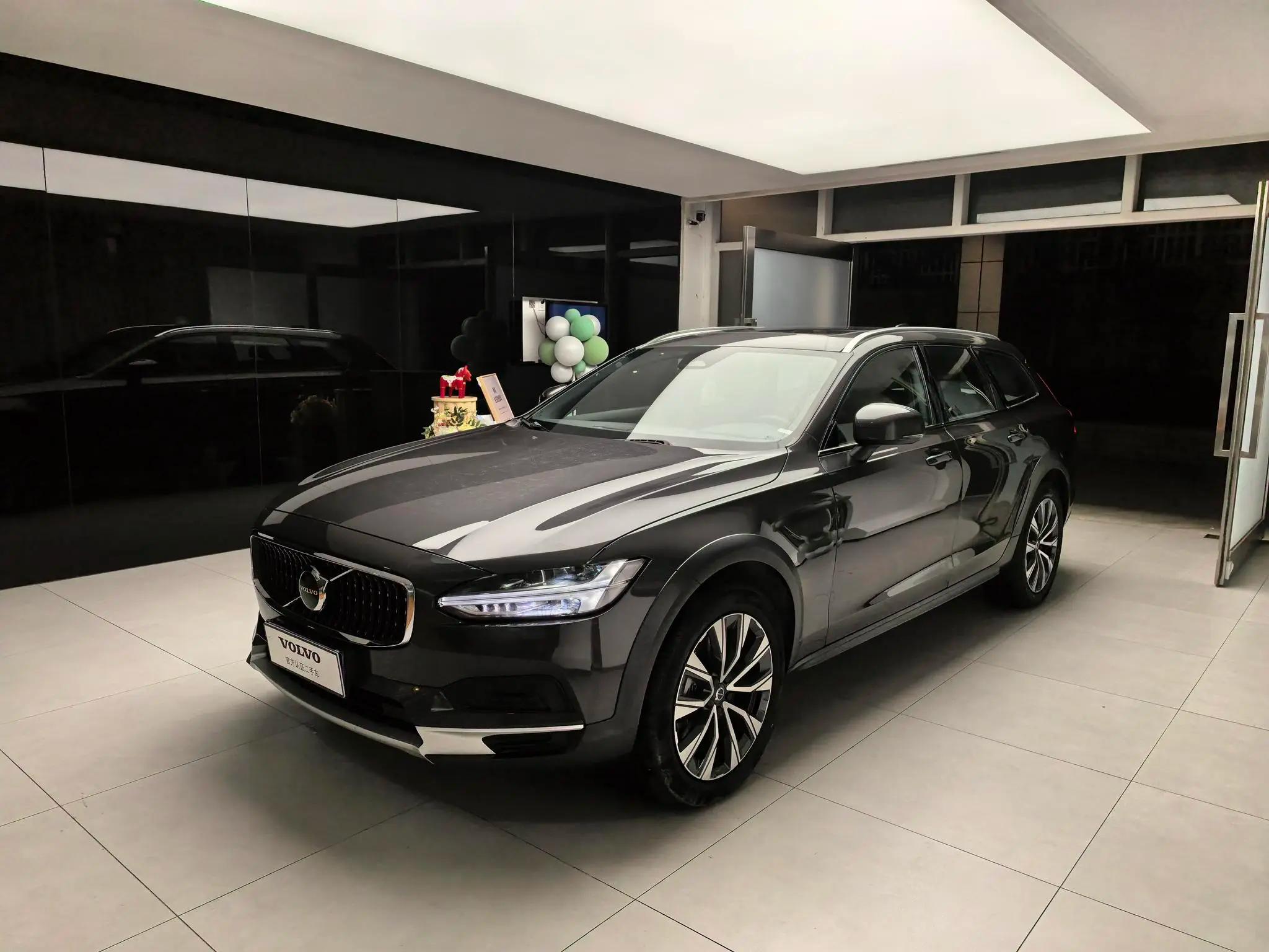 Volvo V90 2024 г. 12059 км.
