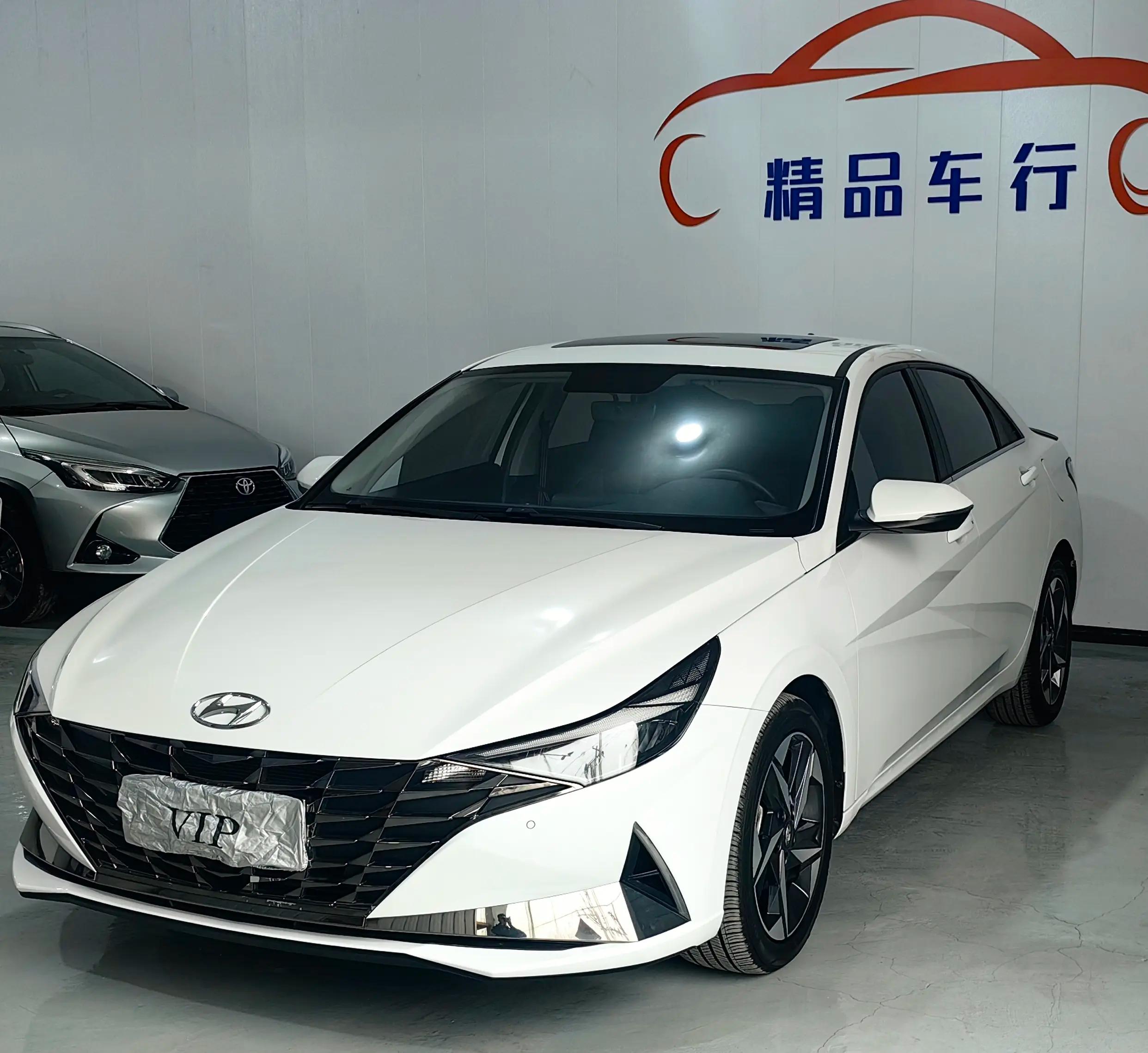 Hyundai Elantra 2023 г. 18041 км.