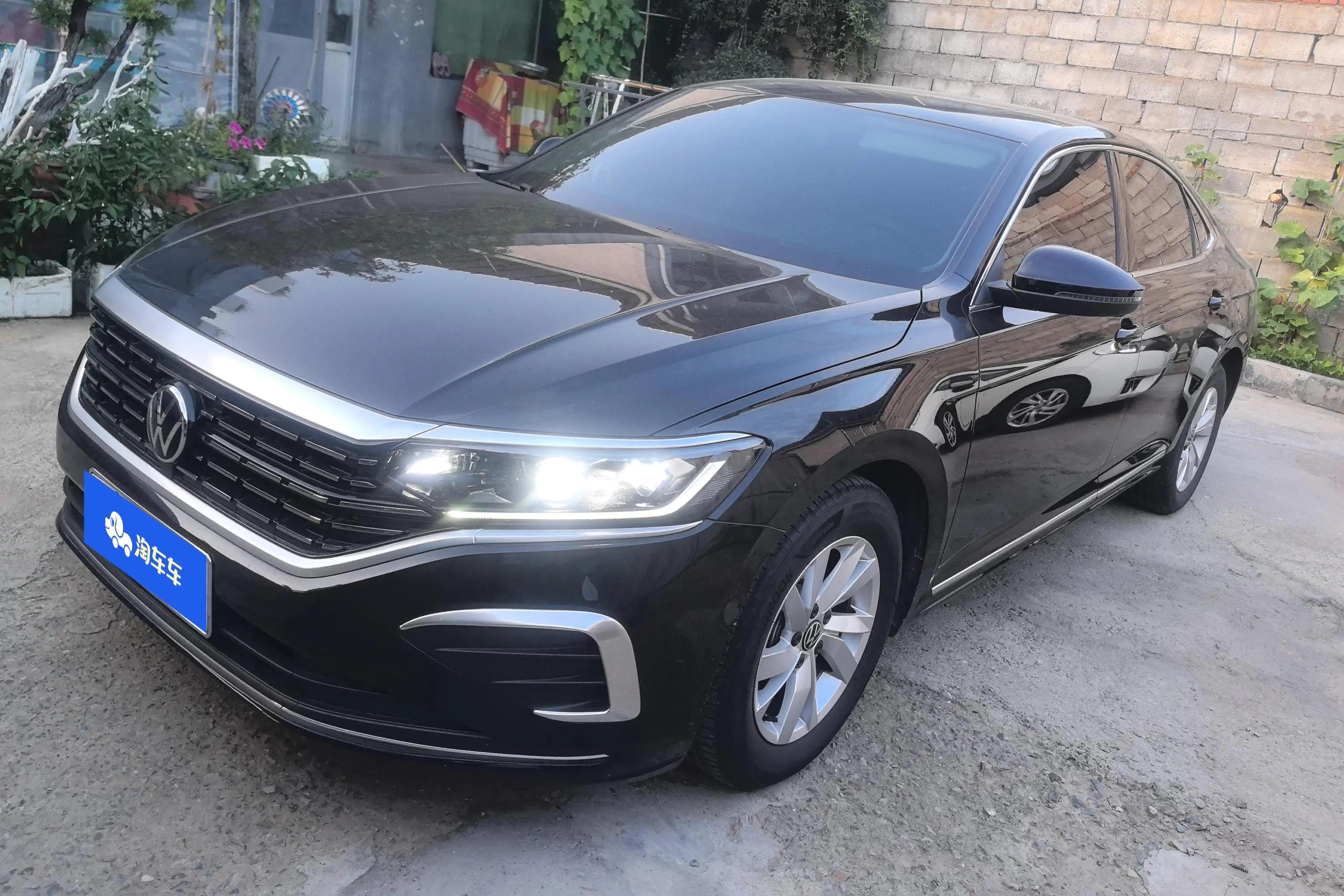 Volkswagen Passat 2023 г. 12030 км.