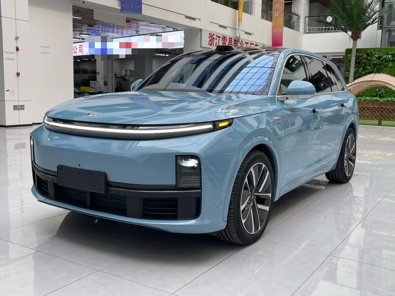 Lixiang L7 2024 г. 14082 км.