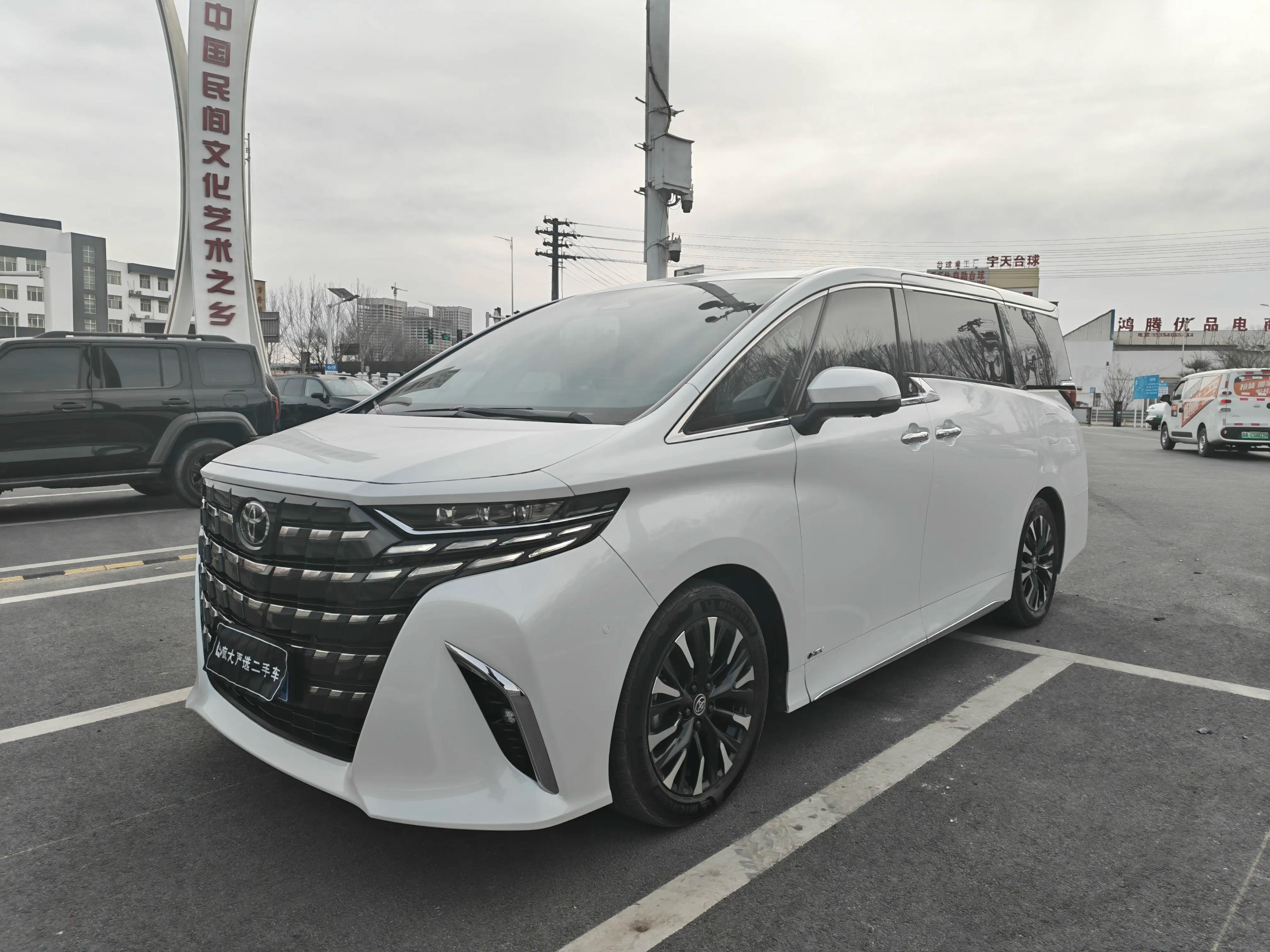 Toyota Alphard 2024 г. 37032 км.