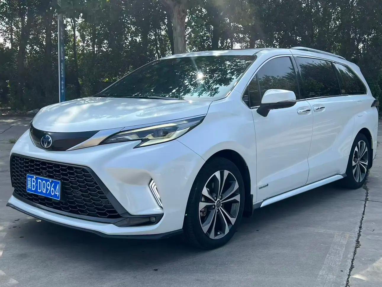 Toyota Granvia 2023 г. 52087 км.