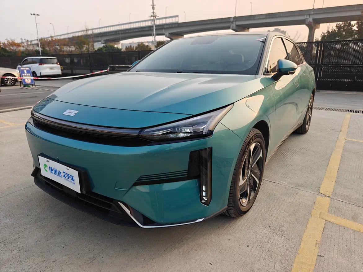 Geely Galaxy L6 2023 г. 14729 км.