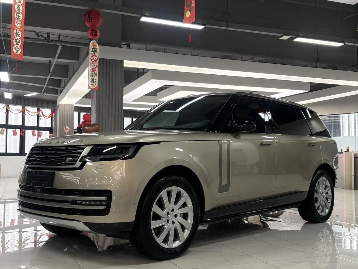 Land Rover Range rover 2025 г. 5136 км.