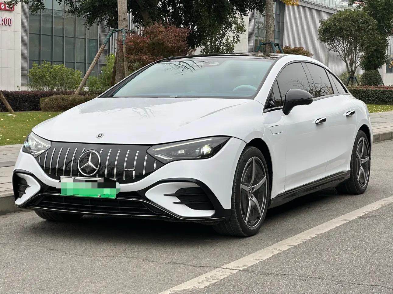 Mercedes-Benz EQE 2024 г. 17822 км.