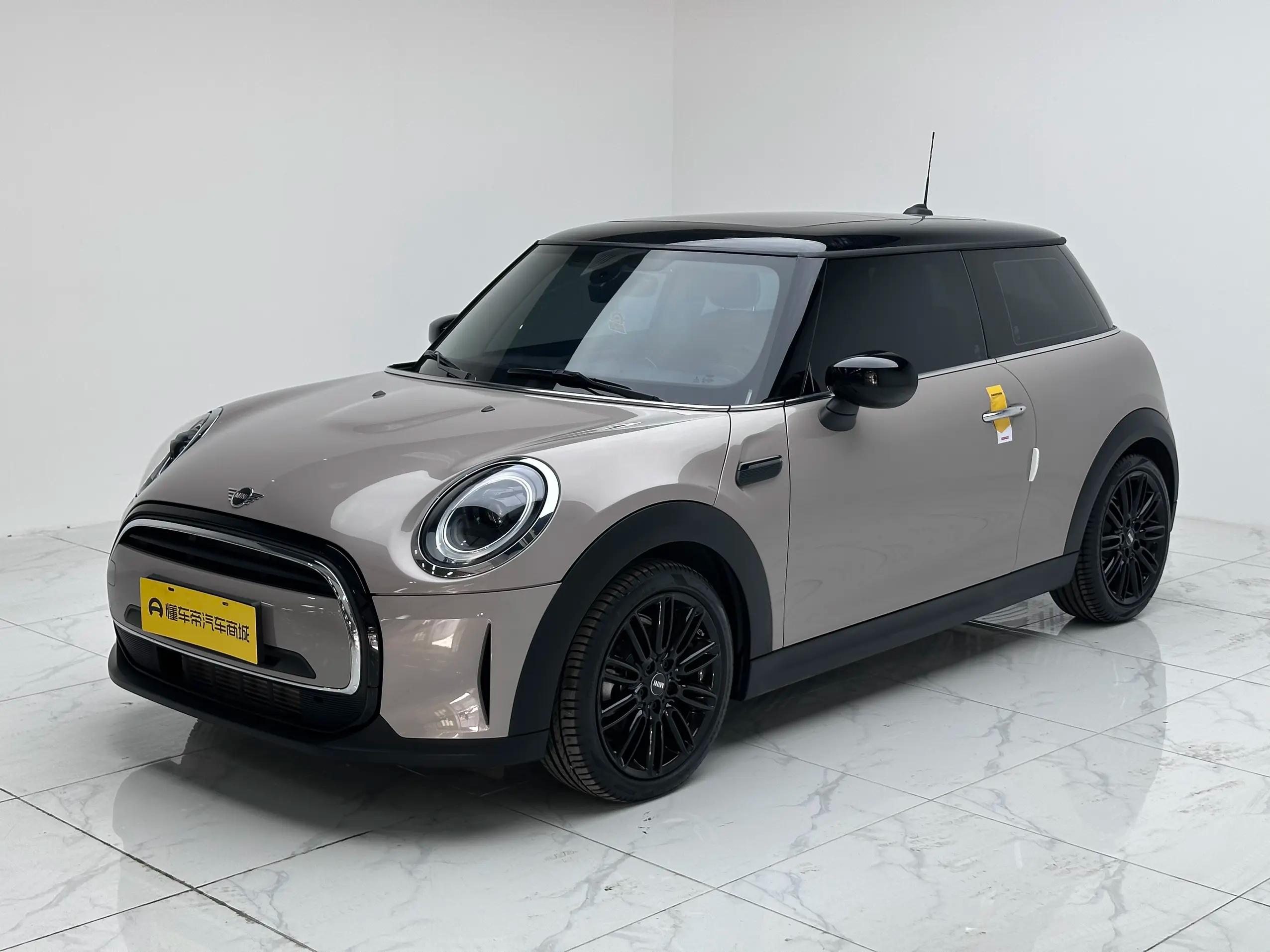 MINI  2021 г. 9100 км.