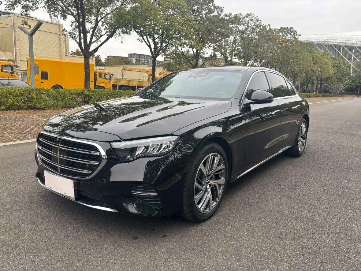 Mercedes-Benz E-Class 2025 г. 10030 км.