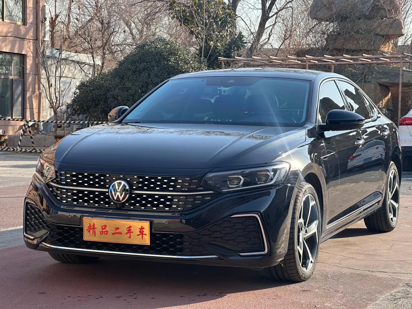 Volkswagen Passat 2023 г. 25993 км.