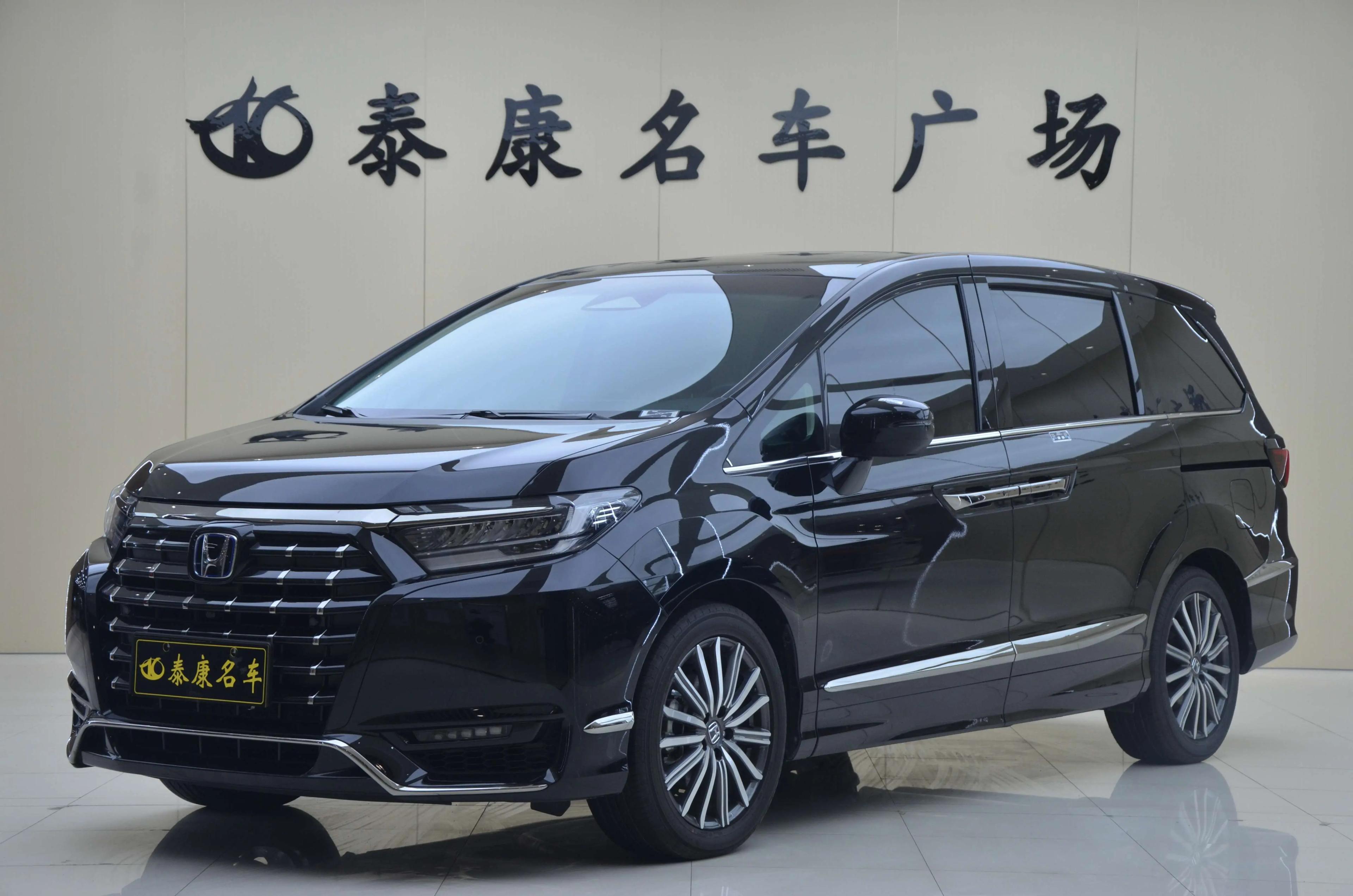 Honda Elysion 2025 г. 1580 км.