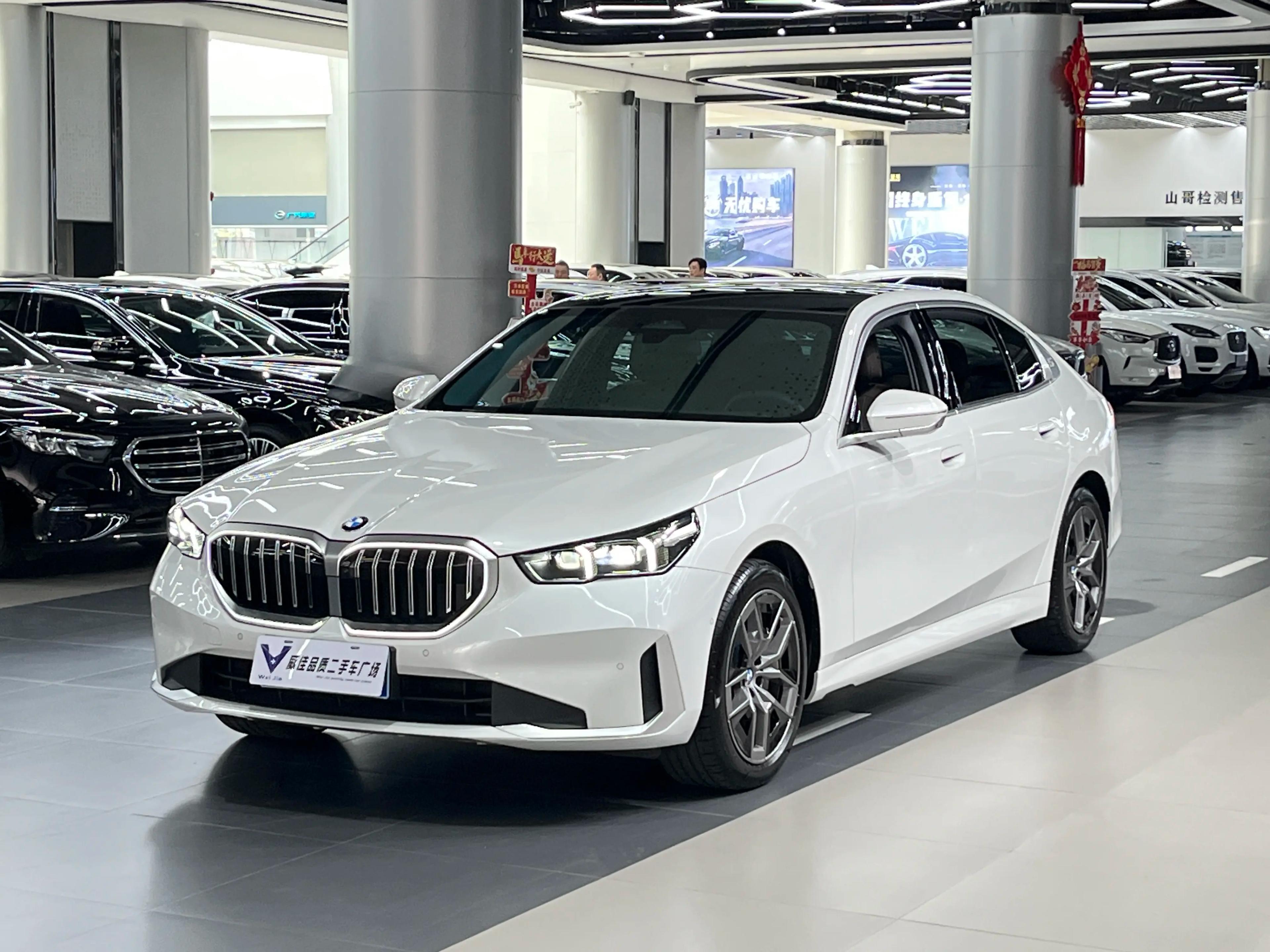 BMW 5 Series 2024 г. 7626 км.