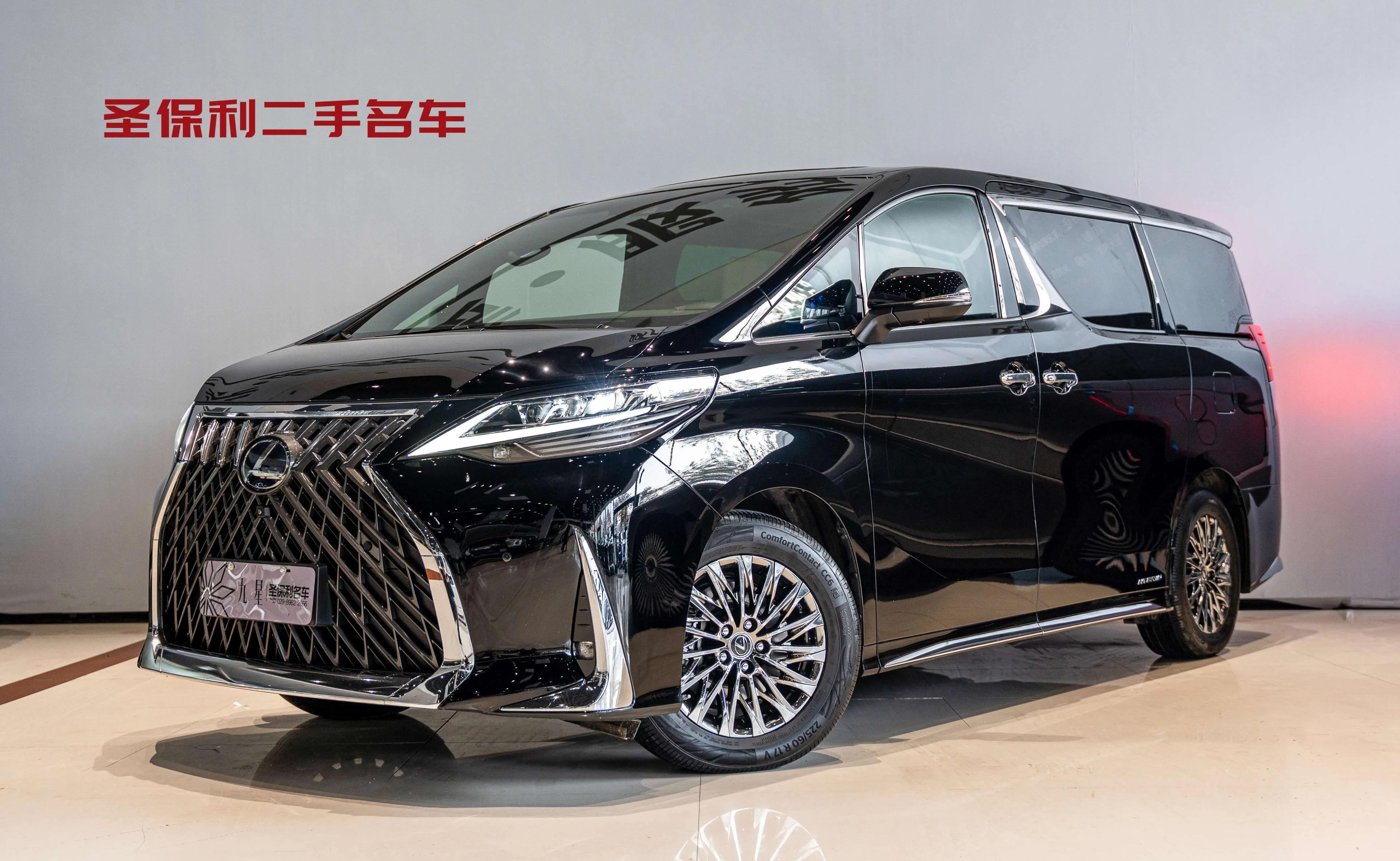 Lexus LM 2023 г. 72875 км.