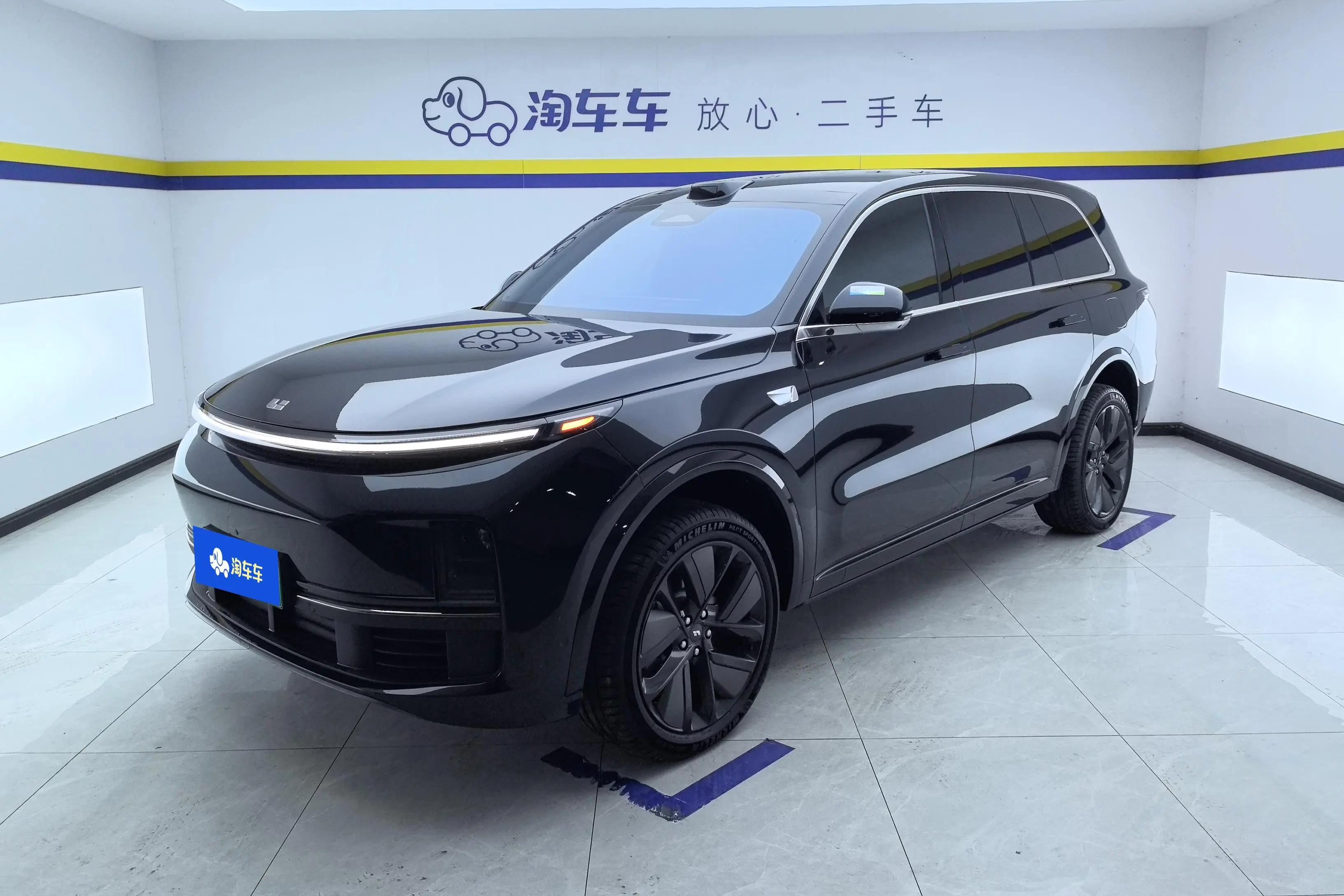 Lixiang L9 2025 г. 12244 км.