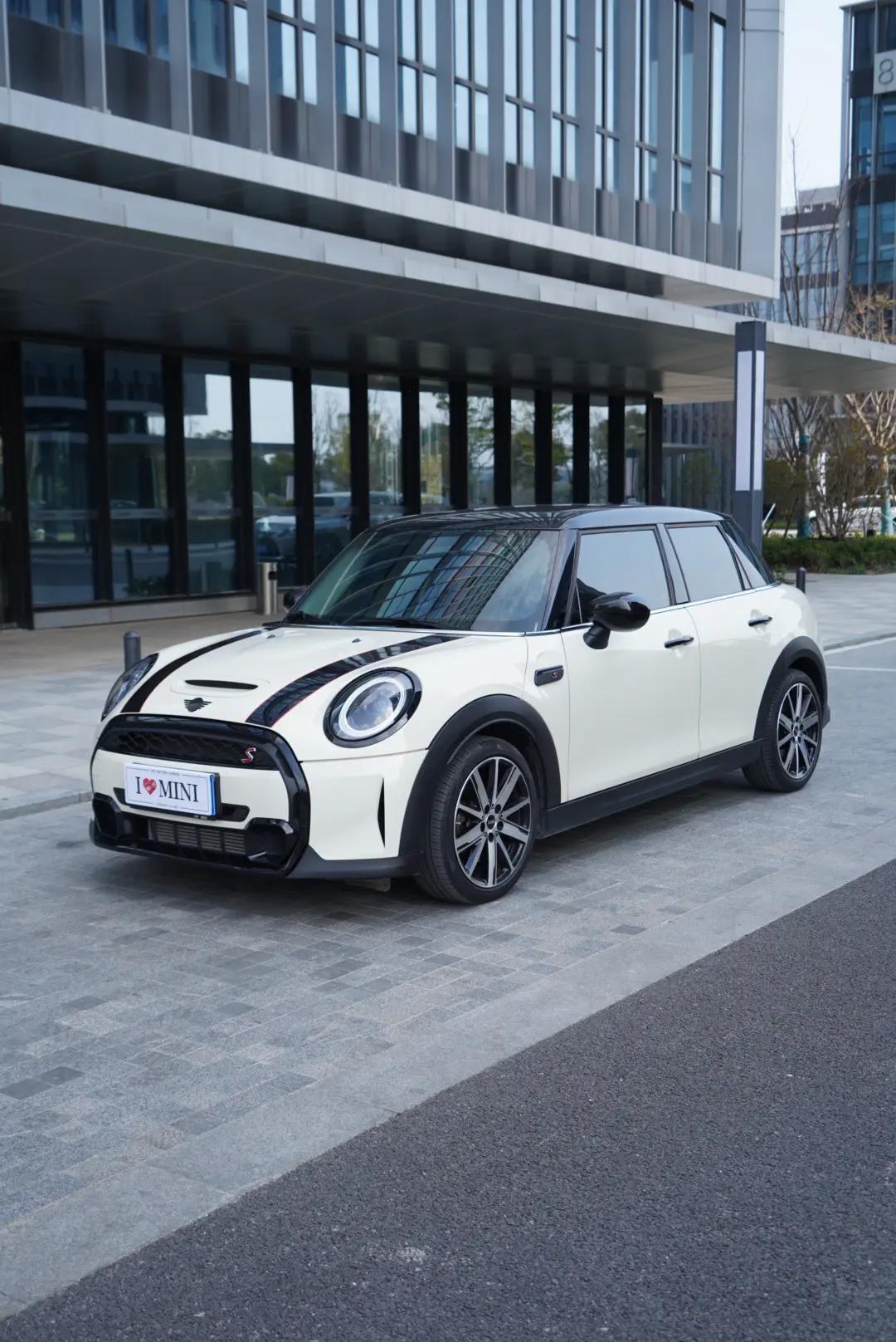 MINI  2021 г. 33000 км.