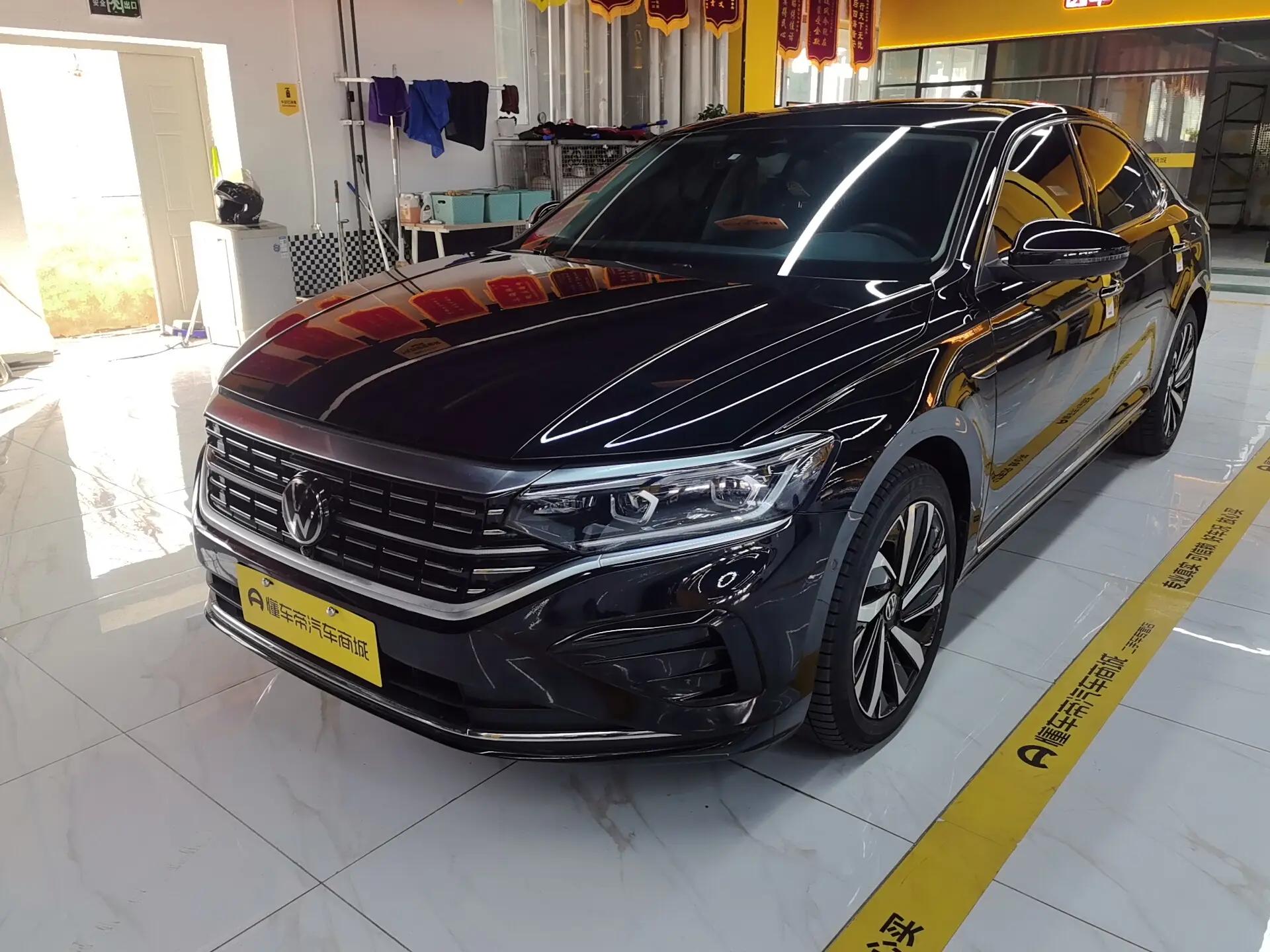 Volkswagen Passat 2023 г. 36601 км.