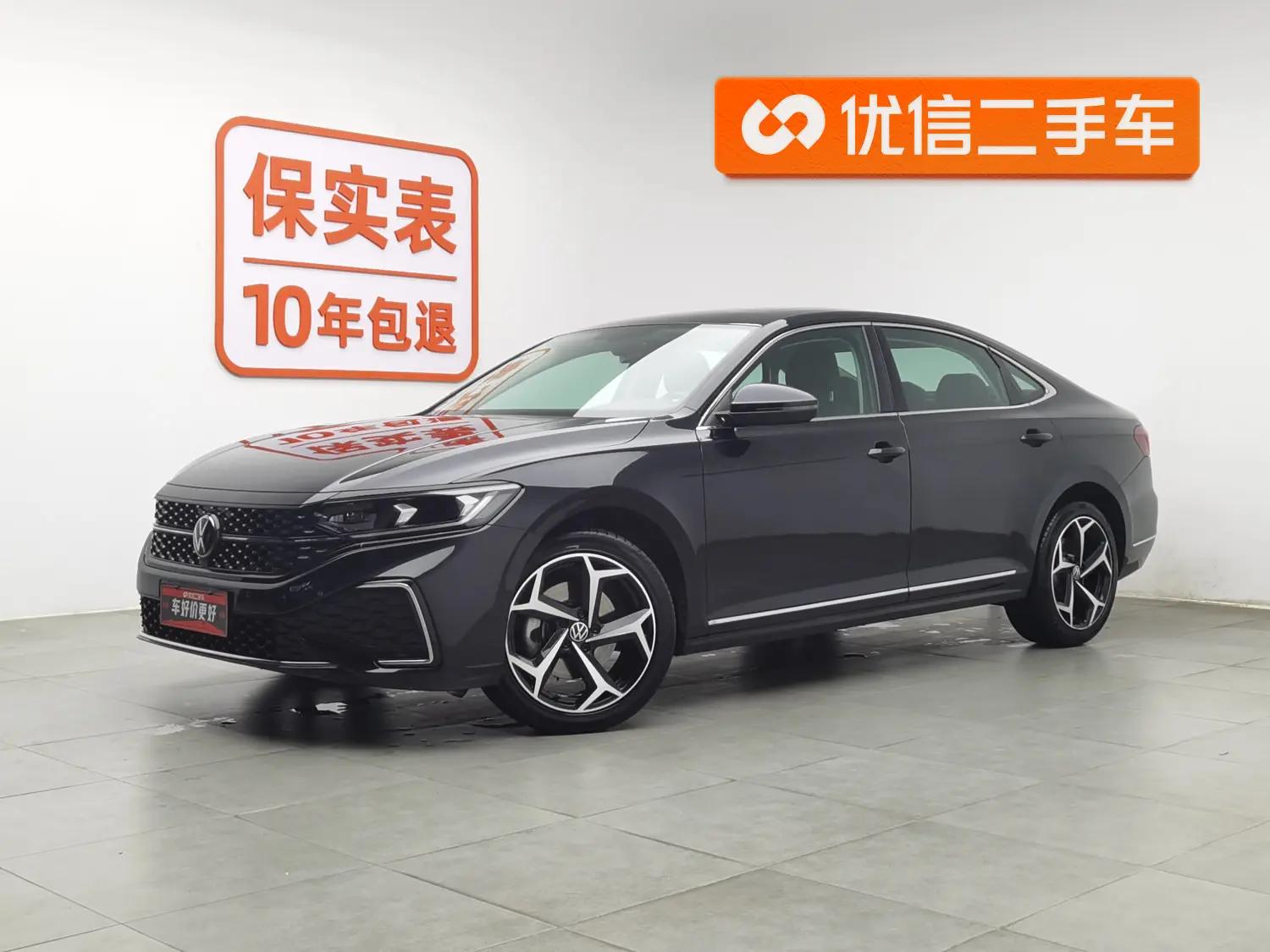 Volkswagen Passat 2023 г. 44902 км.
