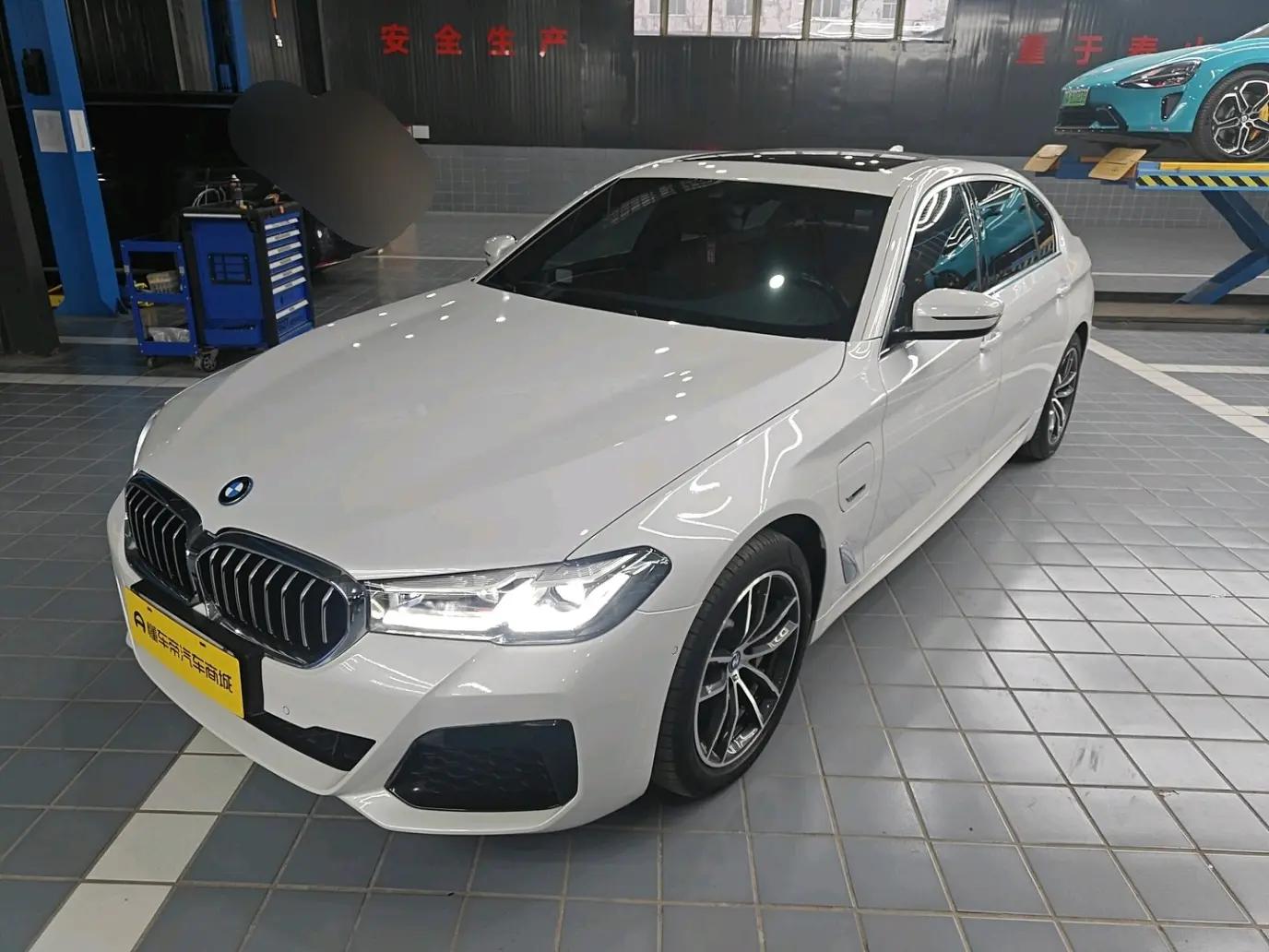 BMW 5 Series PHEV 2022 г. 47751 км.