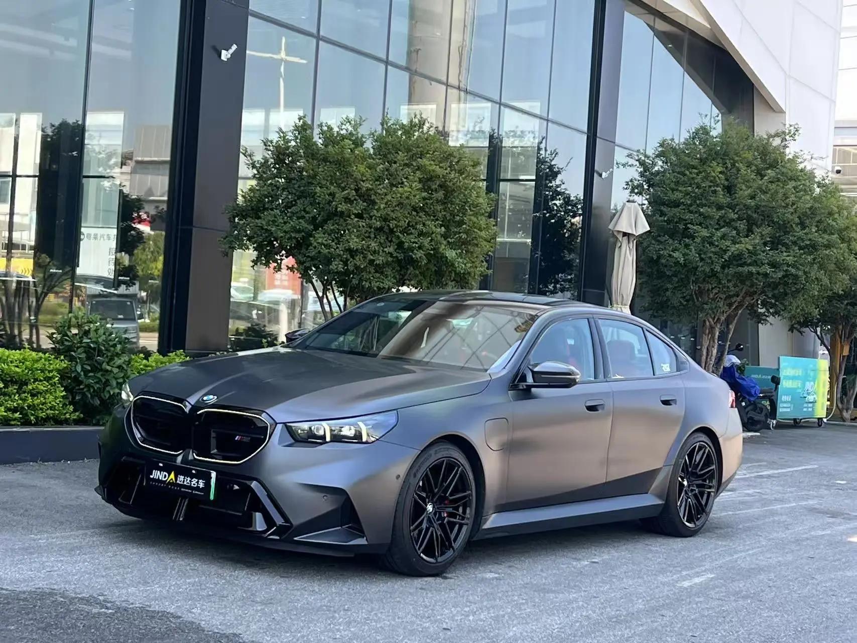 BMW M5 PHEV 2025 г. 4299 км.