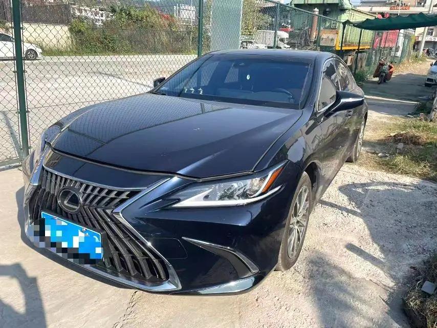 Lexus ES 2024 г. 26019 км.