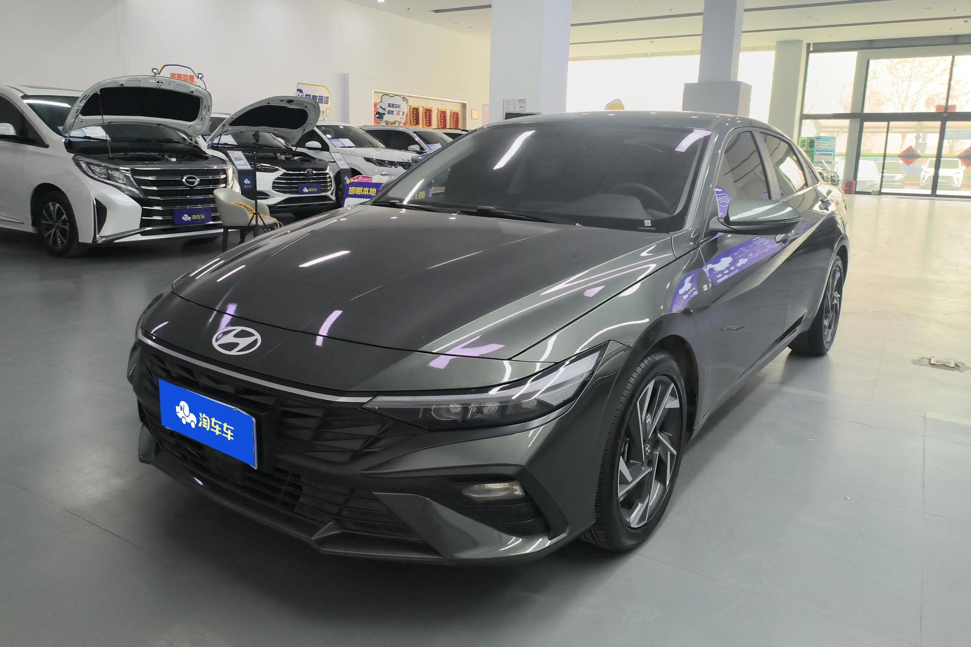 Hyundai Elantra 2023 г. 17649 км.