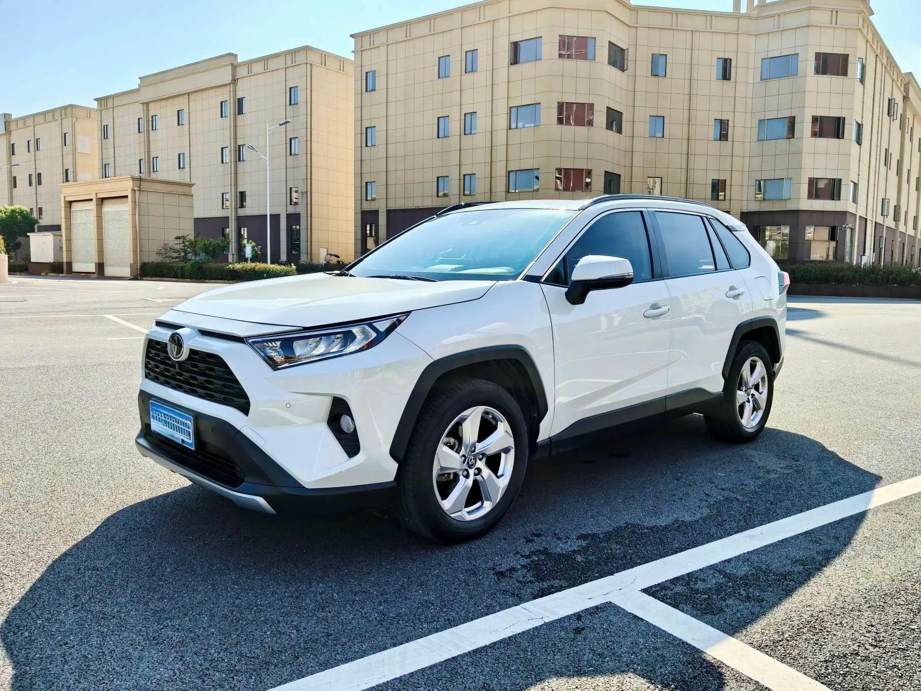 Toyota RAV4 2021 г. 49035 км.