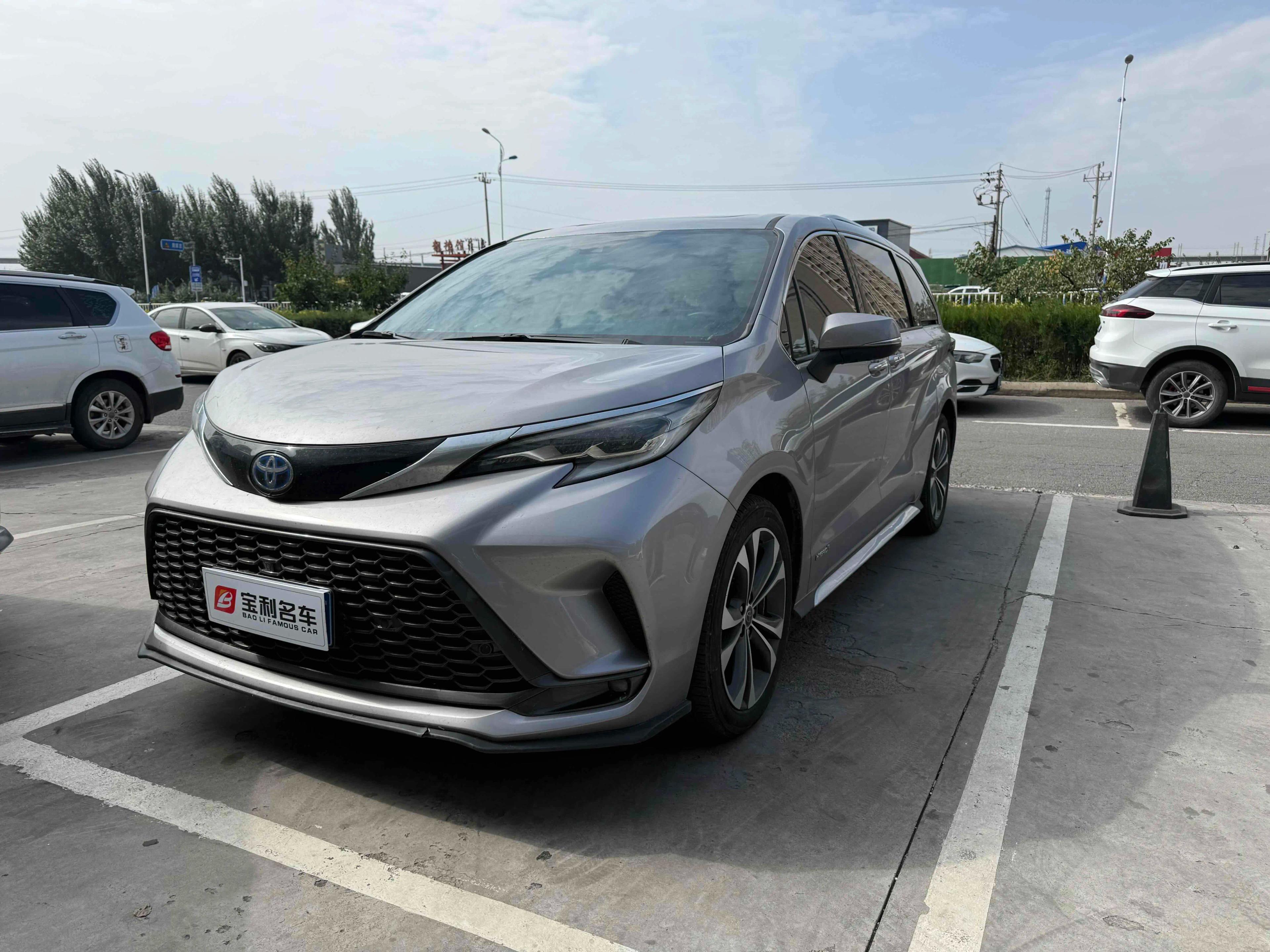 Toyota Granvia 2023 г. 75083 км.