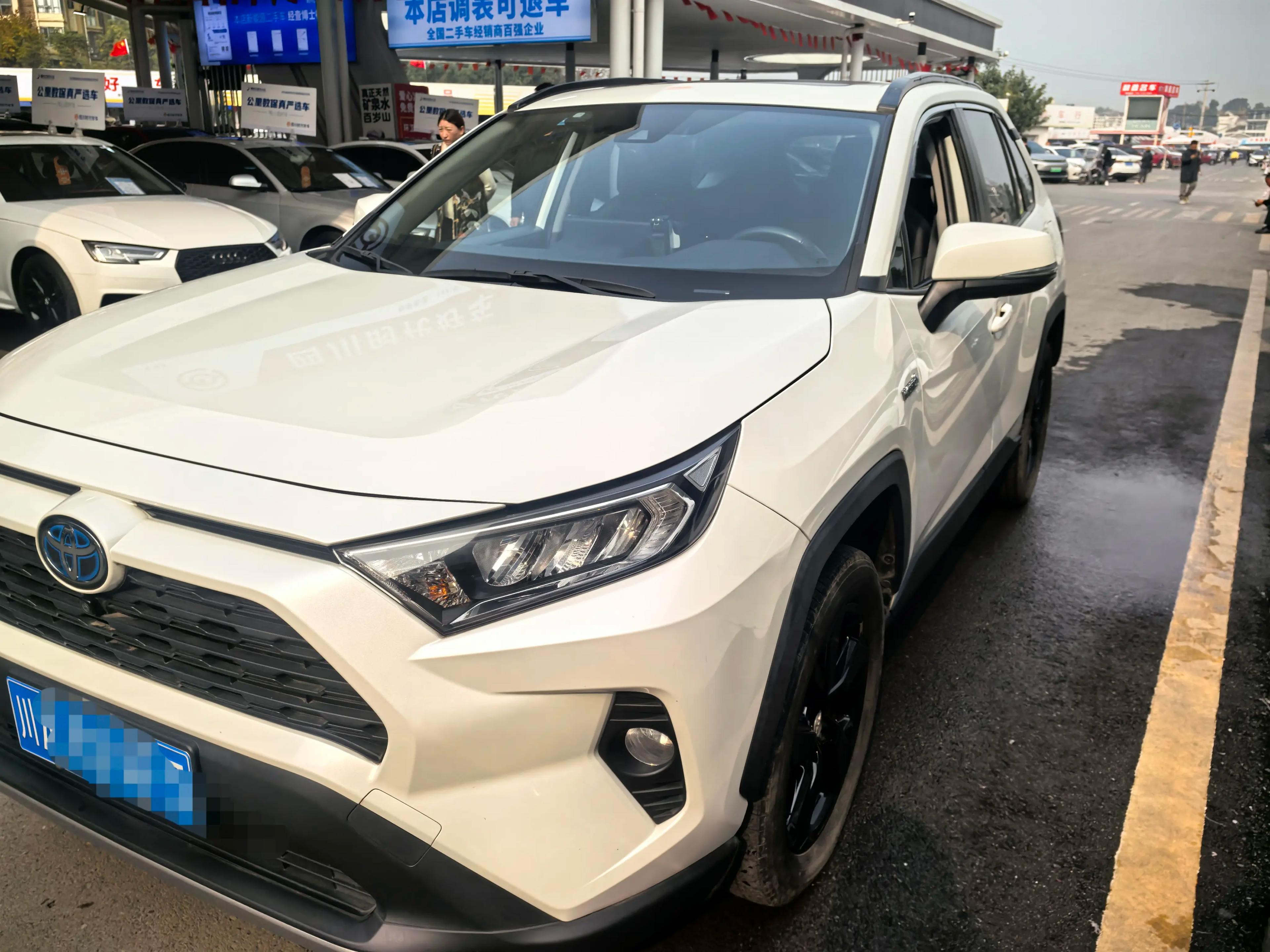 Toyota RAV4 2021 г. 46068 км.